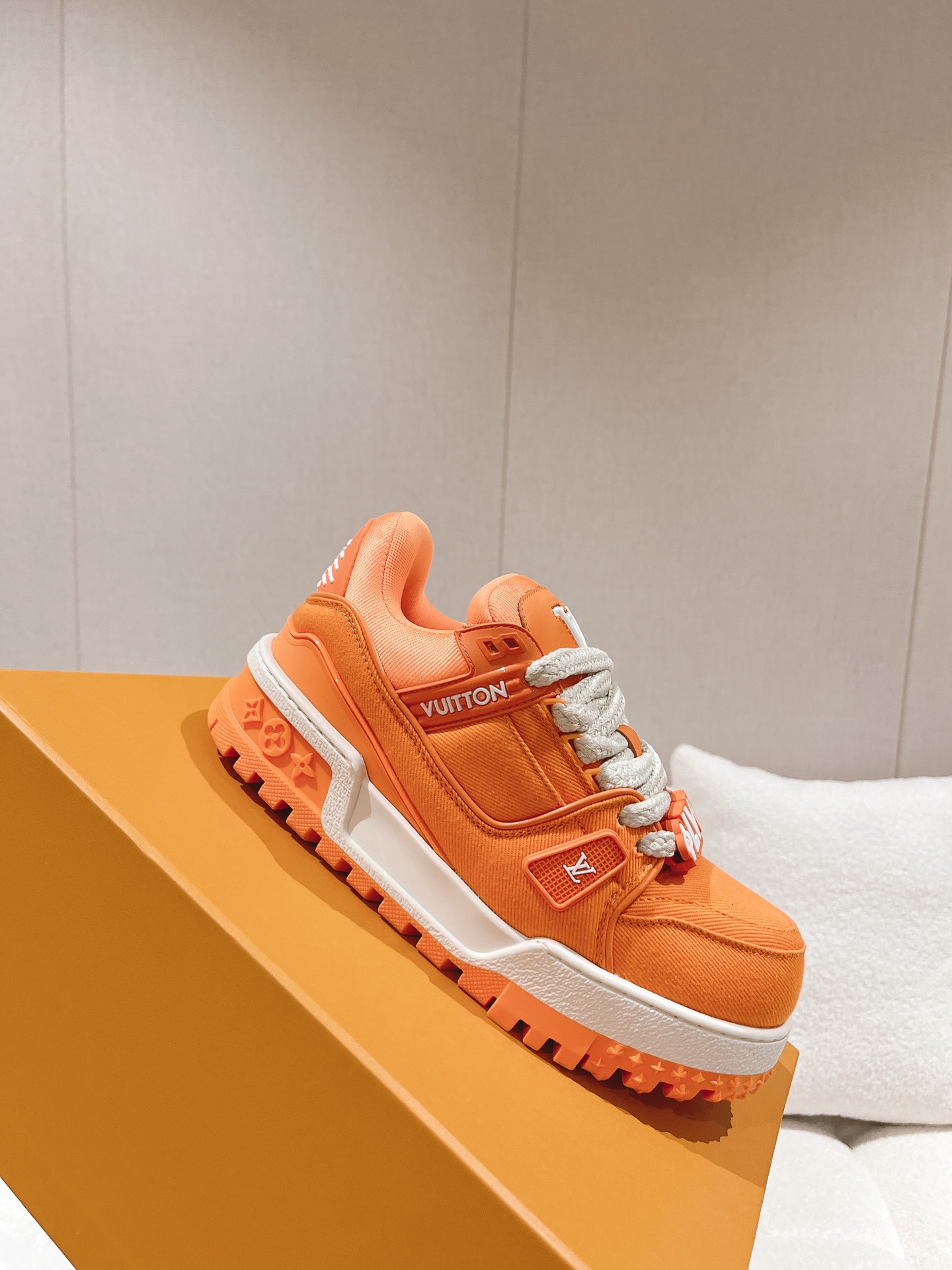 LOUIS VUITTON SNEAKERS