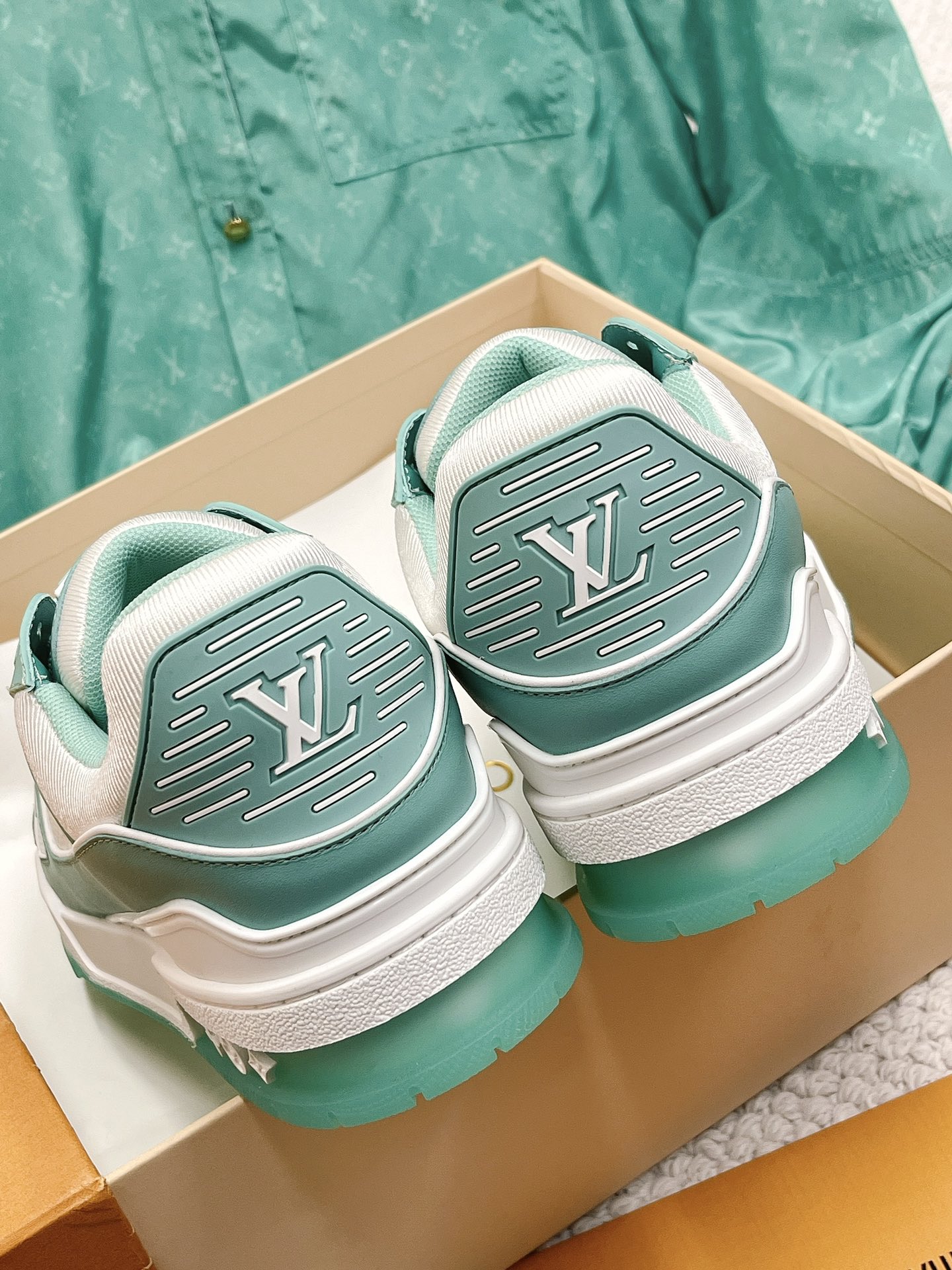 LOUIS VUITTON SNEAKERS
