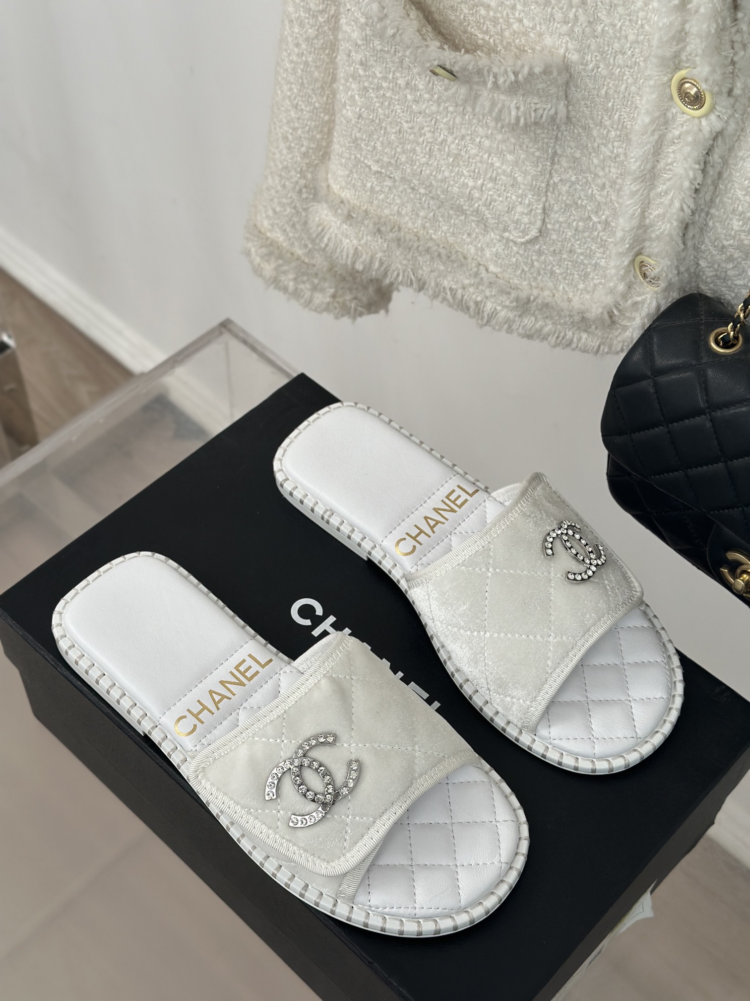 CHANEL SLIDES