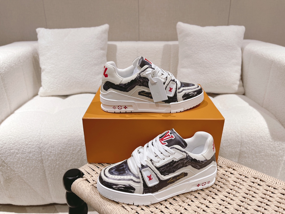 LOUIS VUITTON SNEAKERS