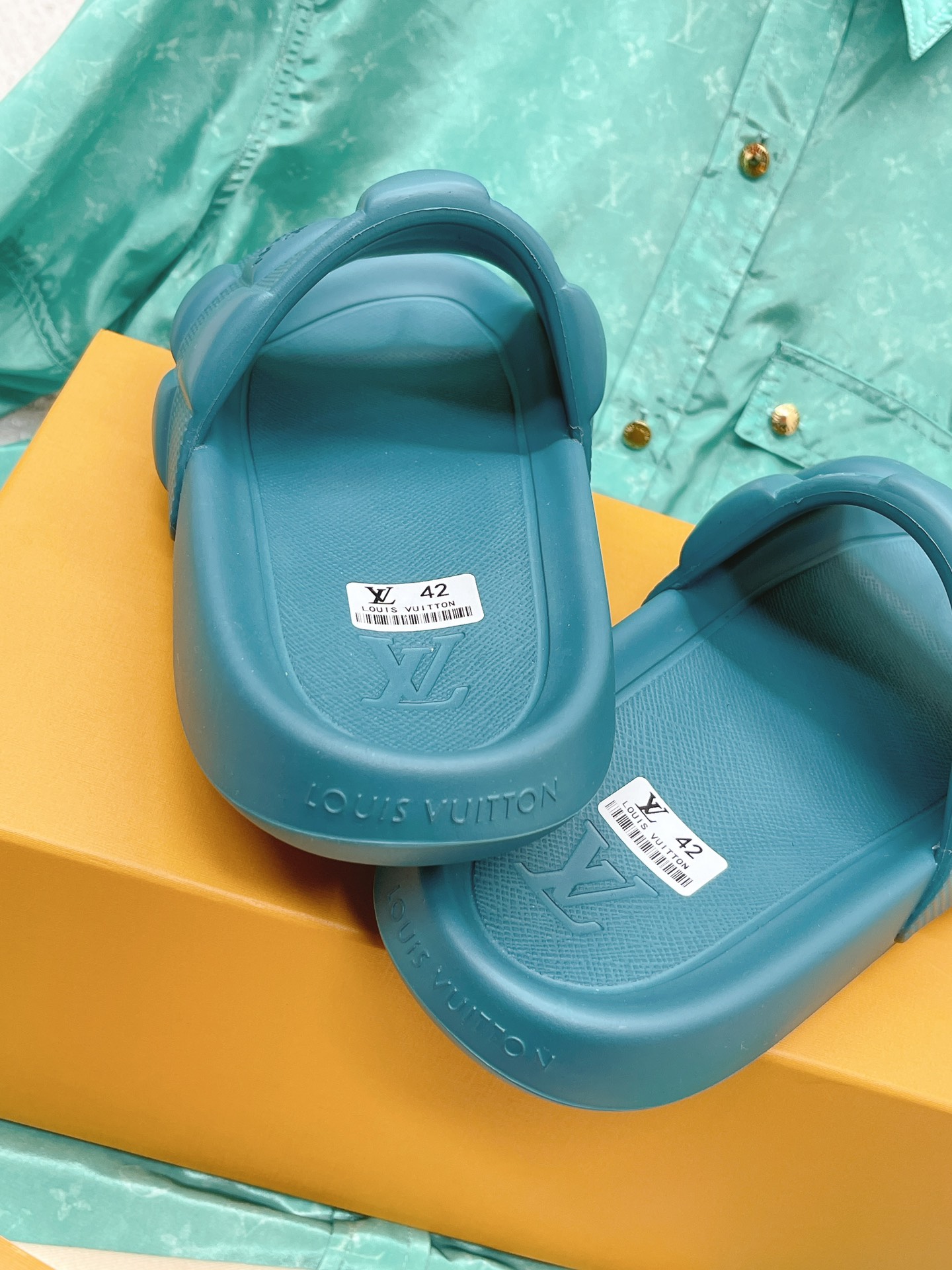 LOUIS VUITTON SLIDES