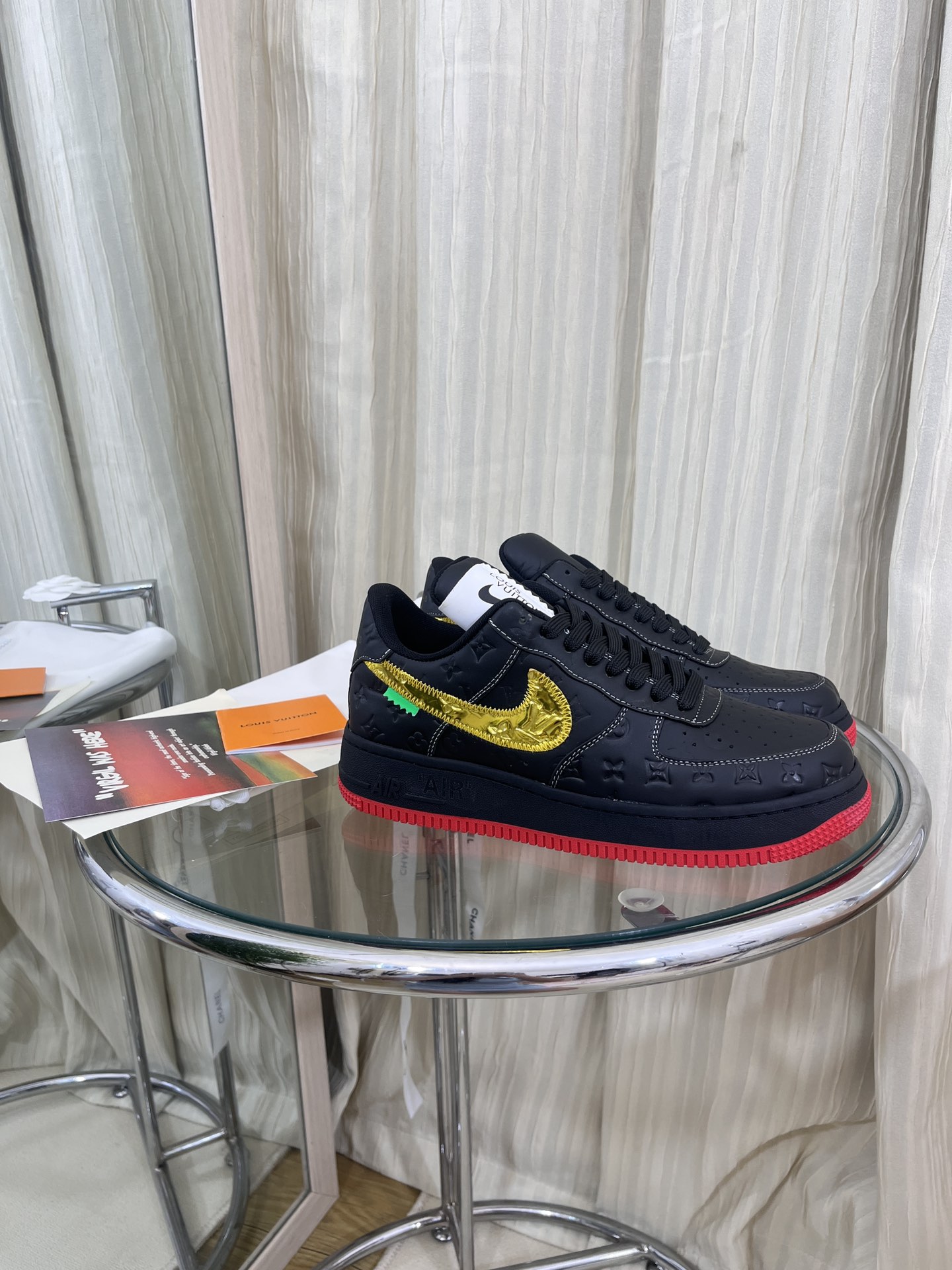 LOUIS VUITTON SNEAKERS