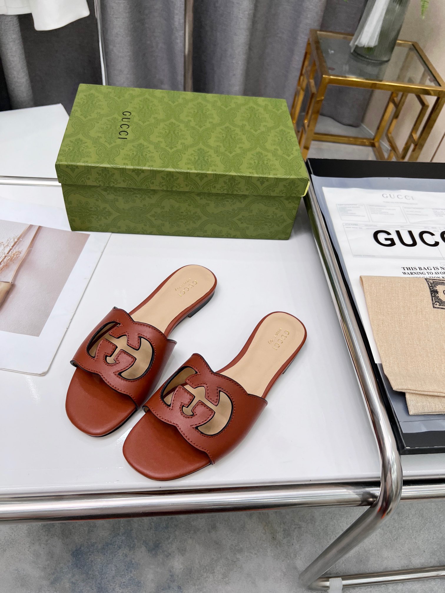 GUCCI SLIDES