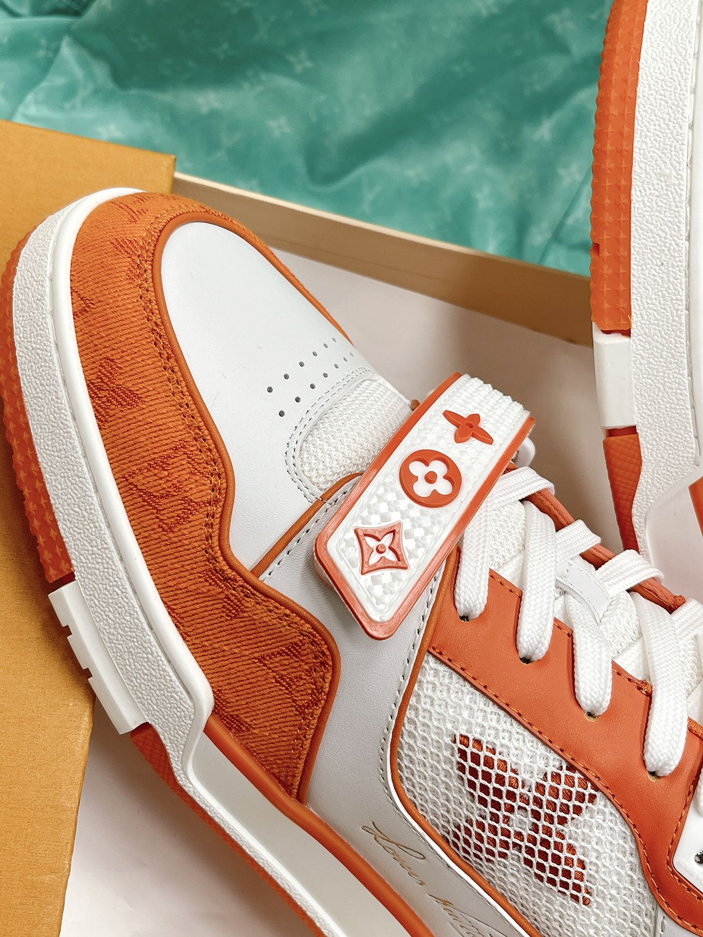 LOUIS VUITTON SNEAKERS