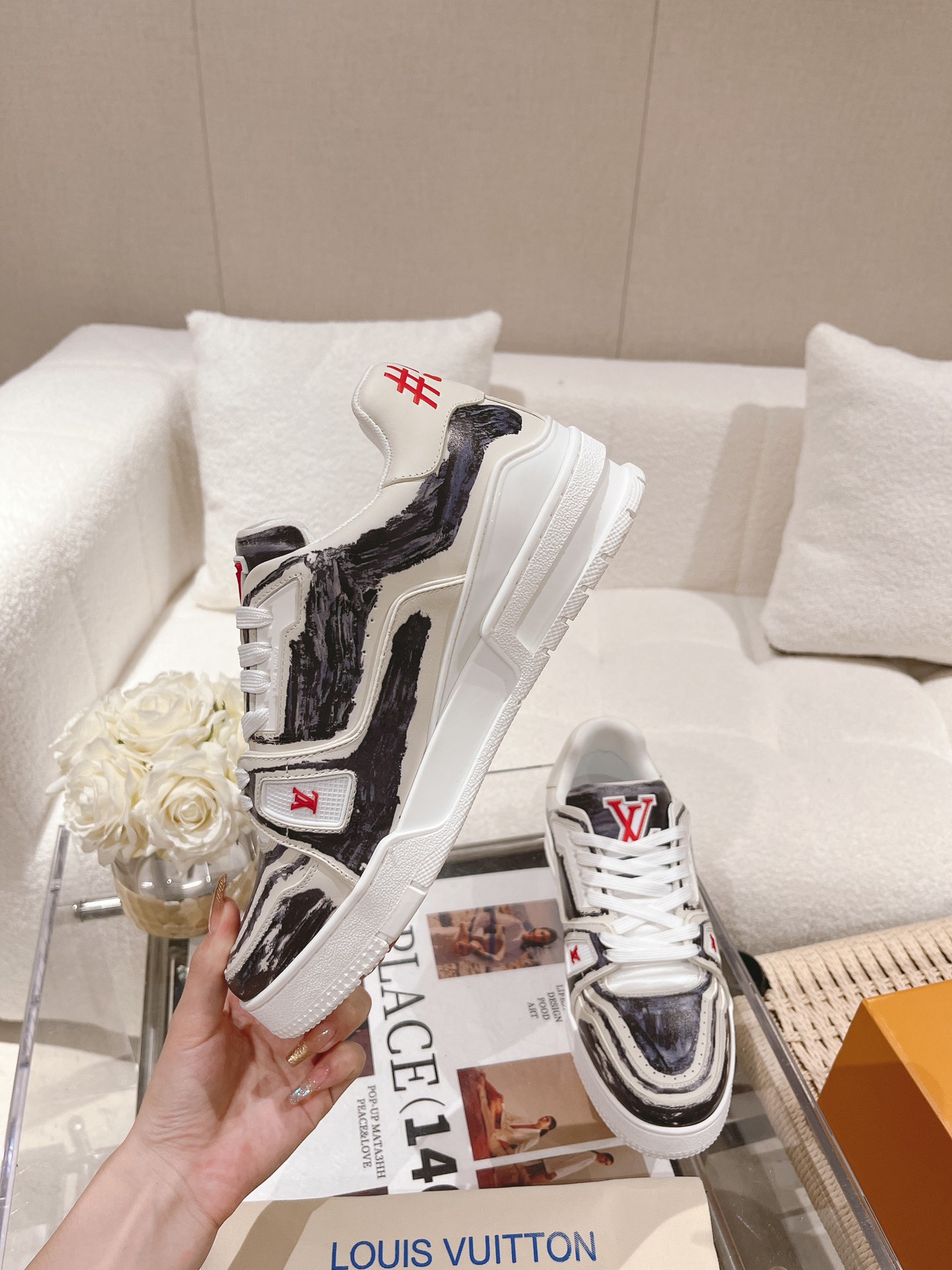 LOUIS VUITTON SNEAKERS