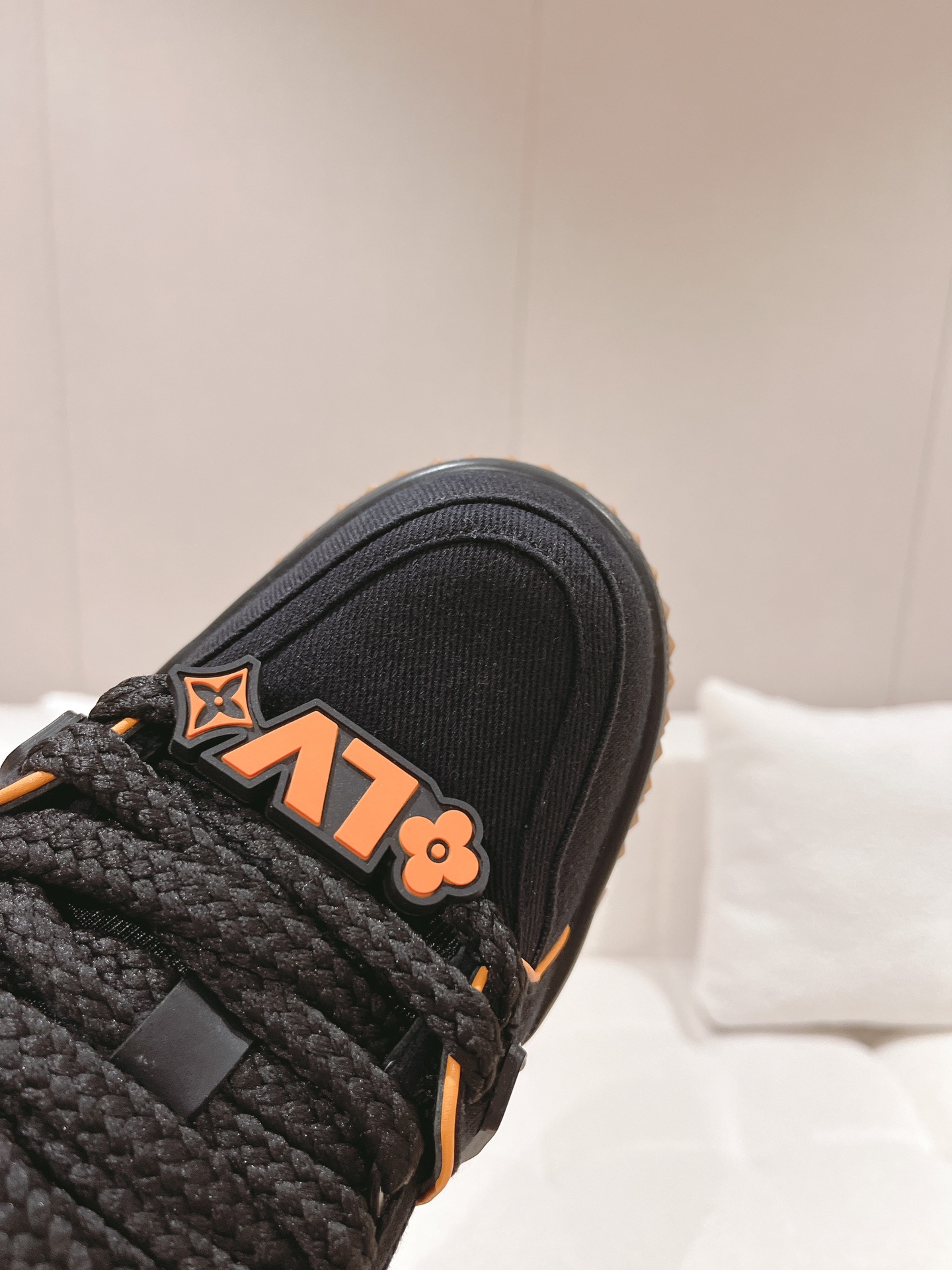 LOUIS VUITTON SNEAKERS