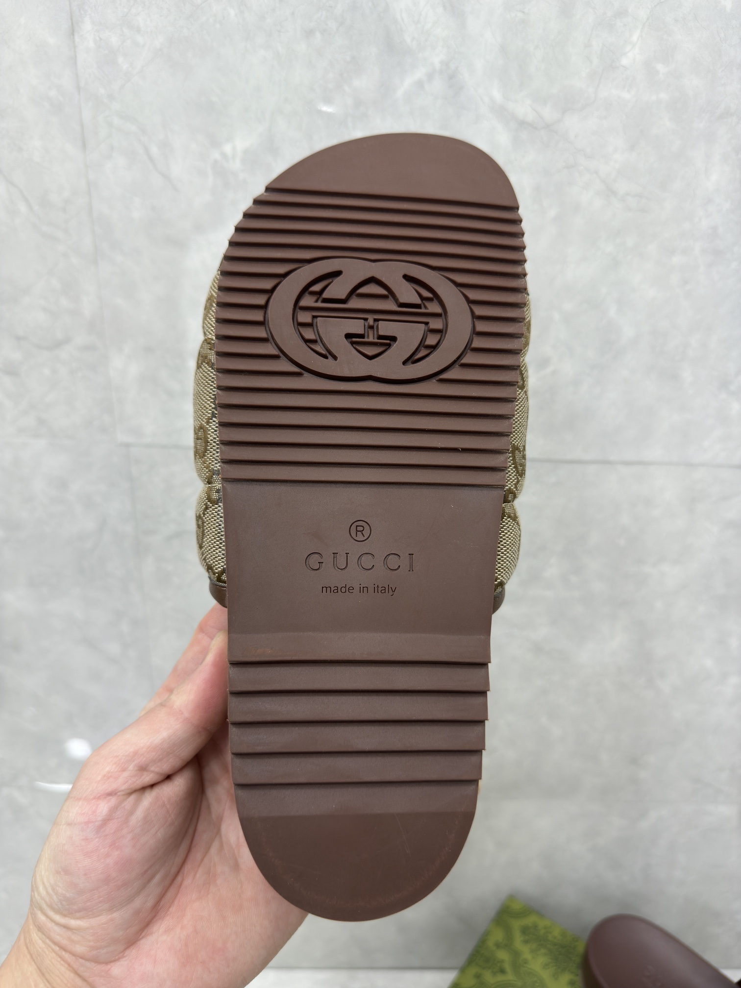 GUCCI SLIDES