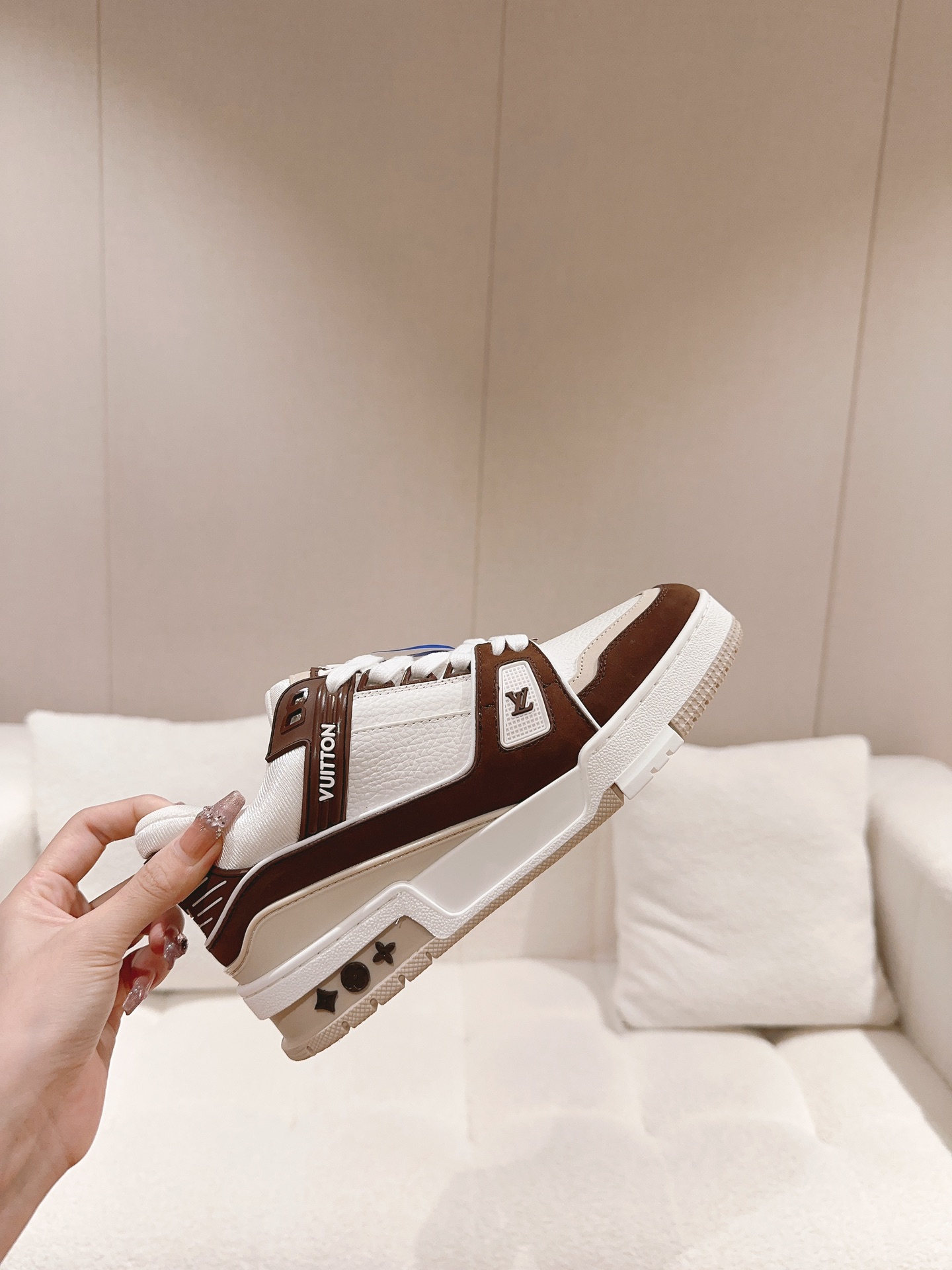 LOUIS VUITTON SNEAKERS
