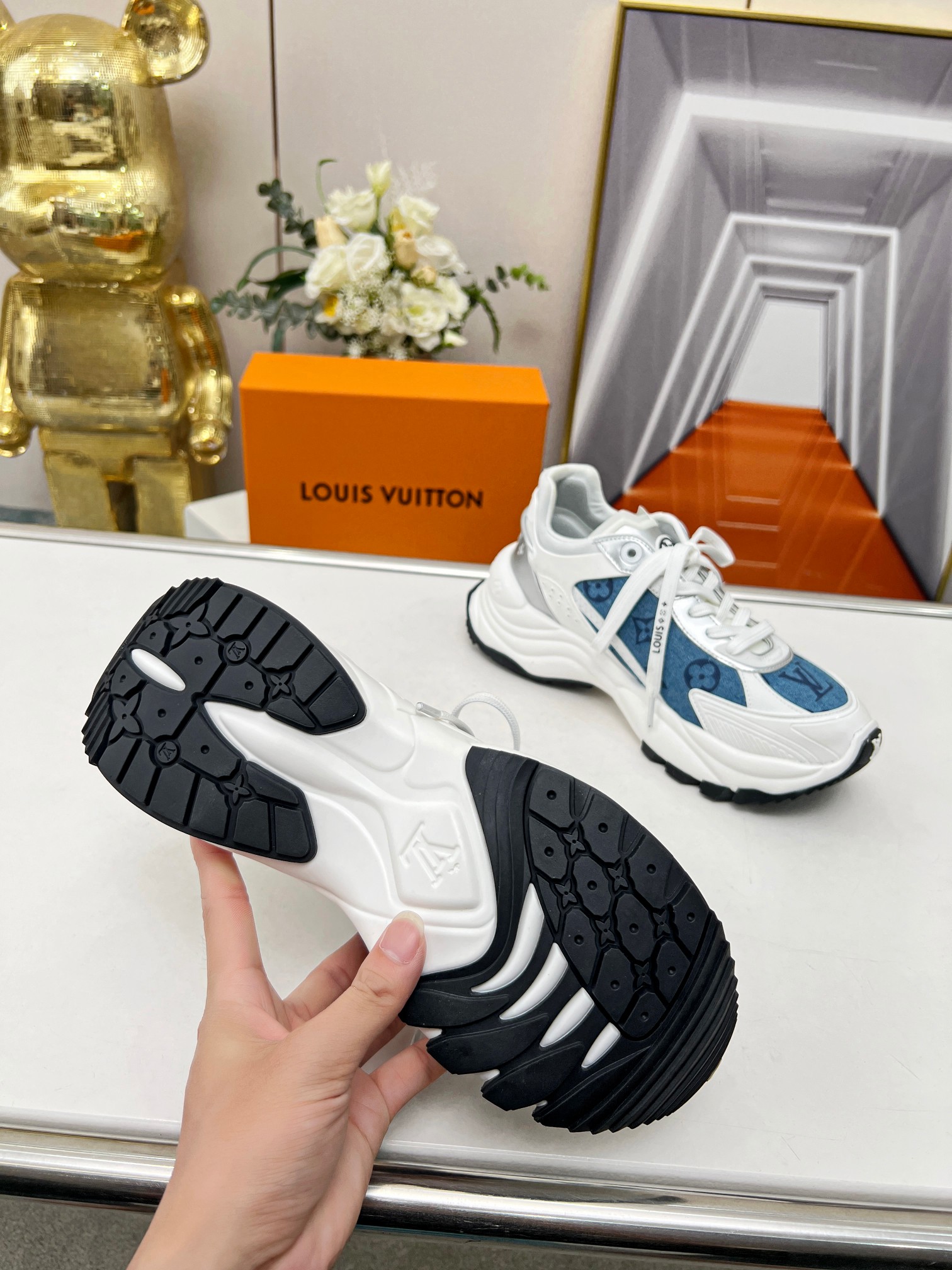 LOUIS VUITTON SNEAKERS