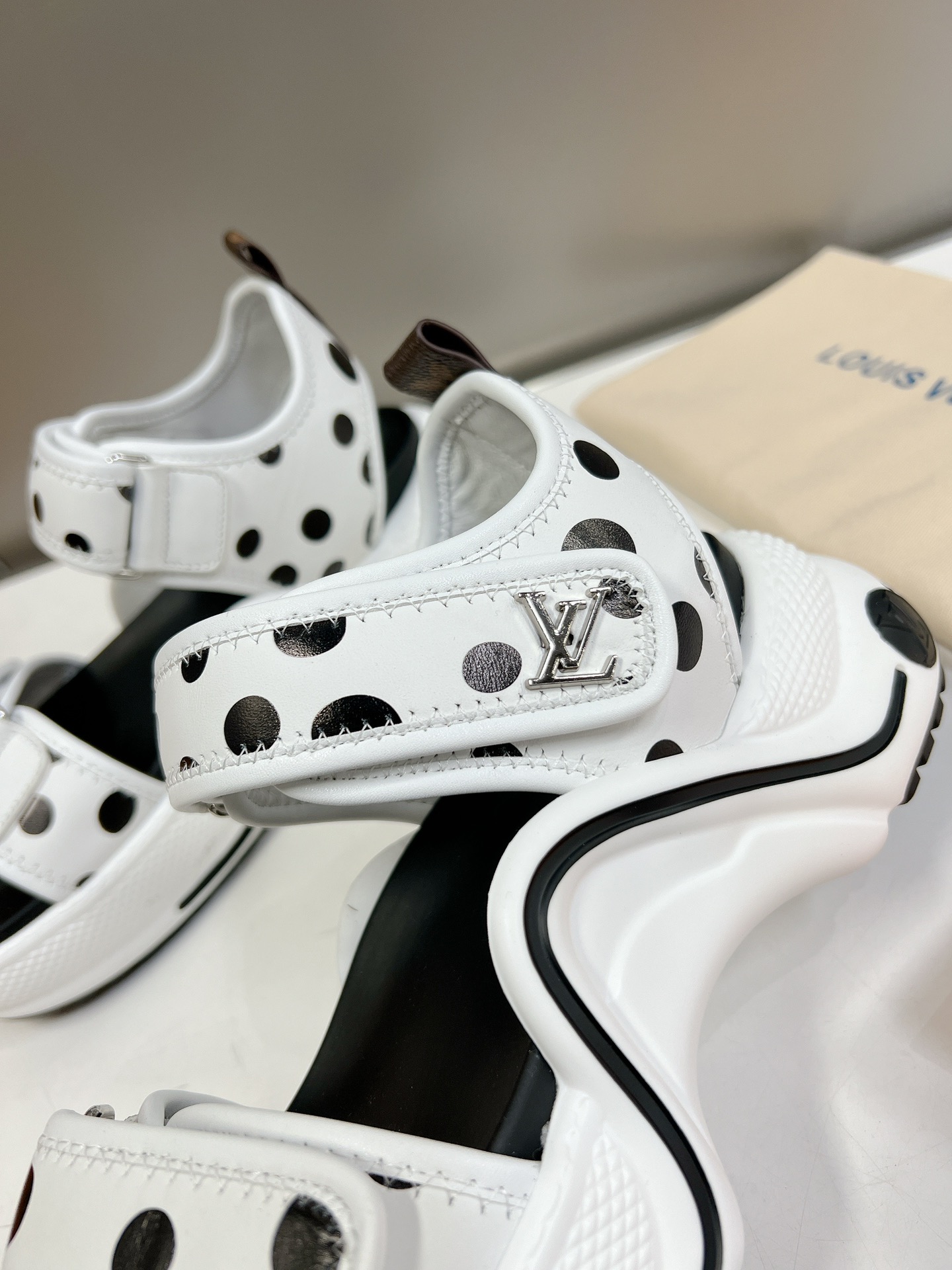 LOUIS VUITTON SANDALS