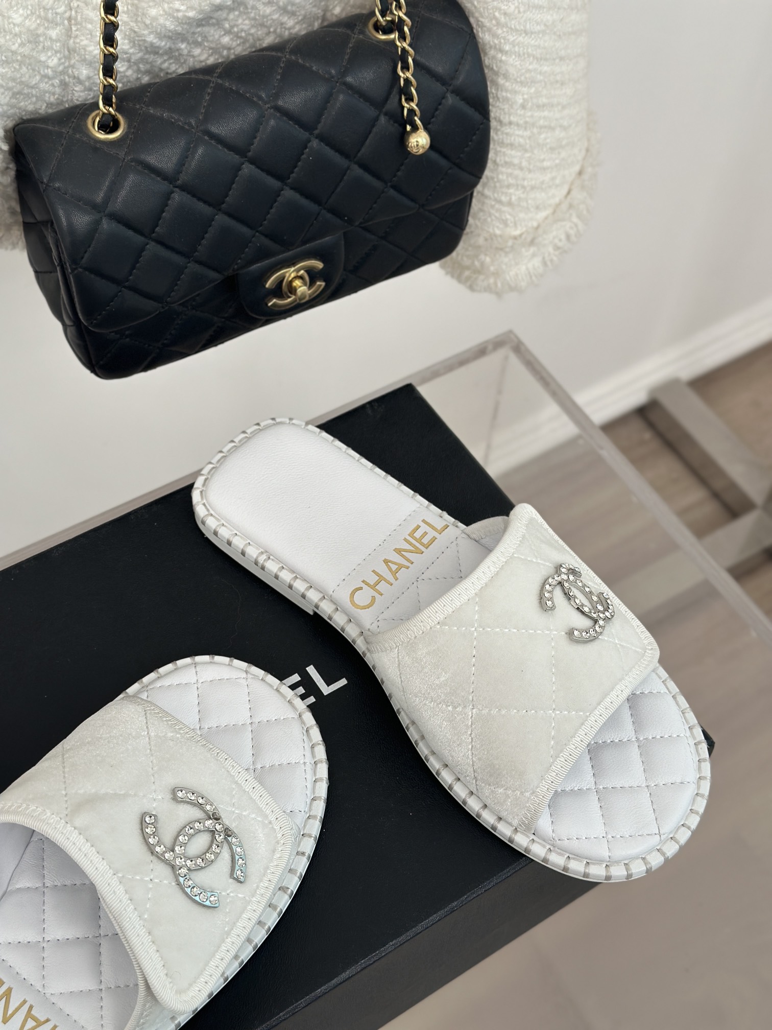CHANEL SLIDES