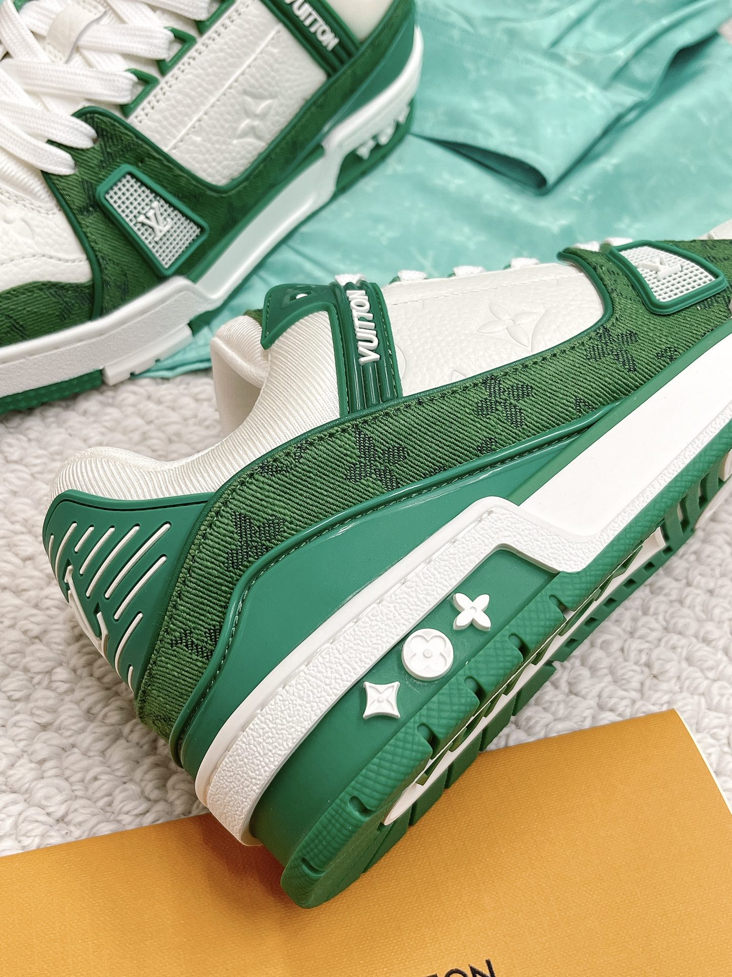 LOUIS VUITTON SNEAKERS