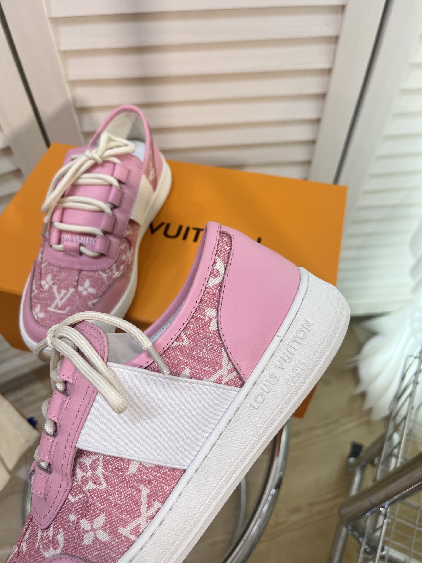 LOUIS VUITTON SNEAKERS