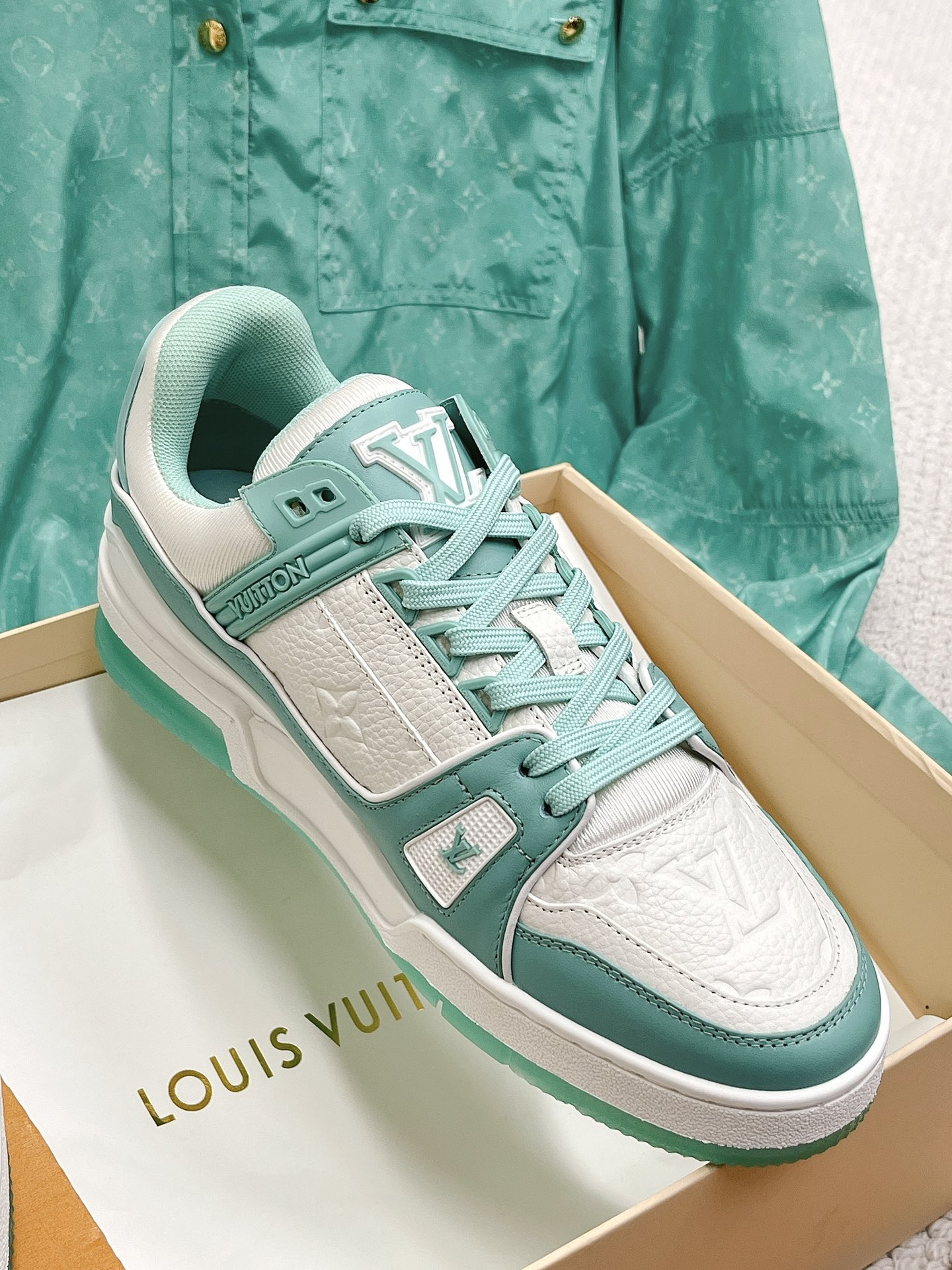 LOUIS VUITTON SNEAKERS