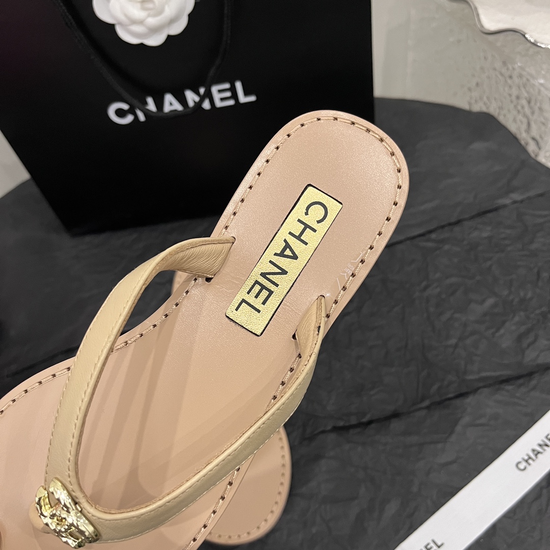 CHANEL SLIDES