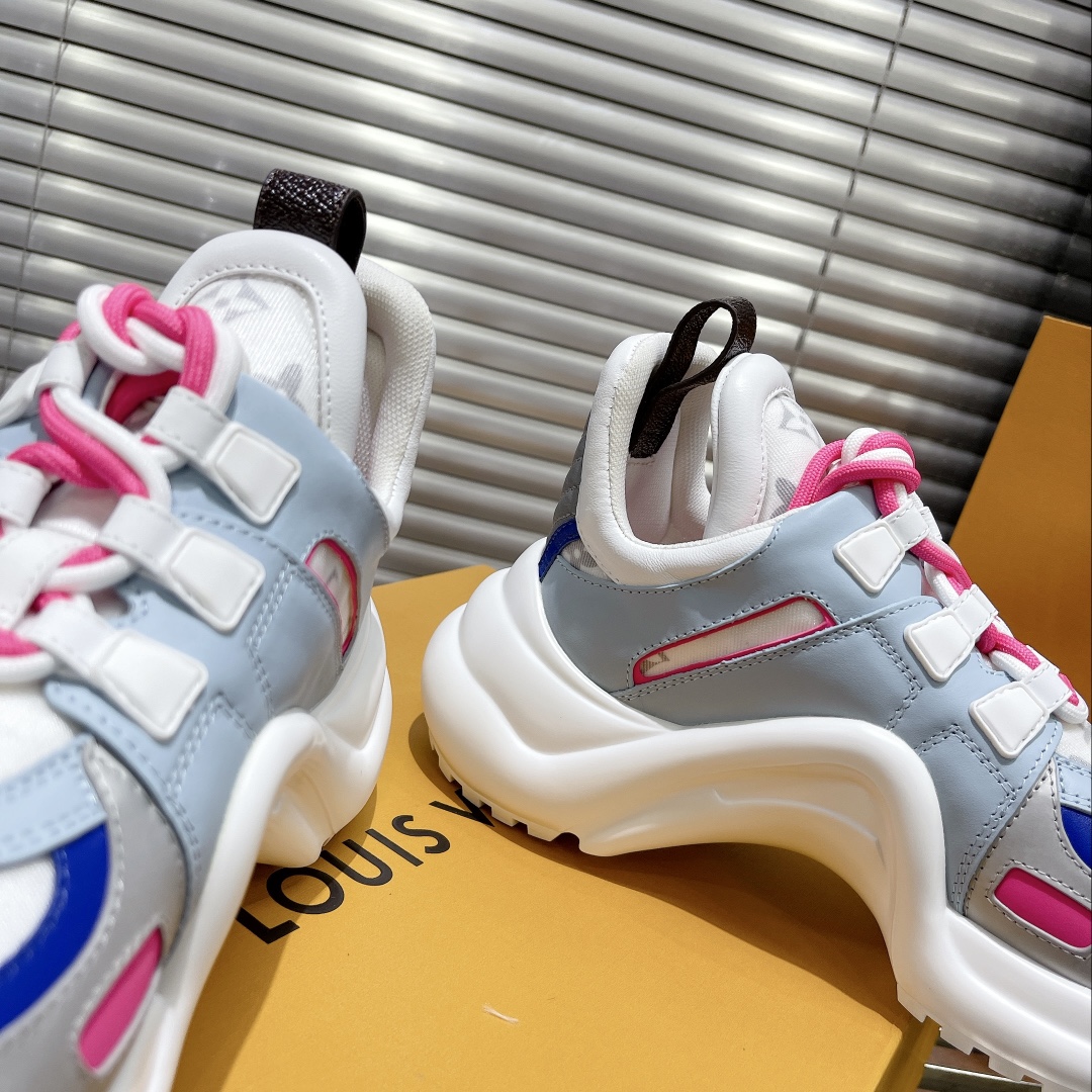 LOUIS VUITTON SNEAKERS