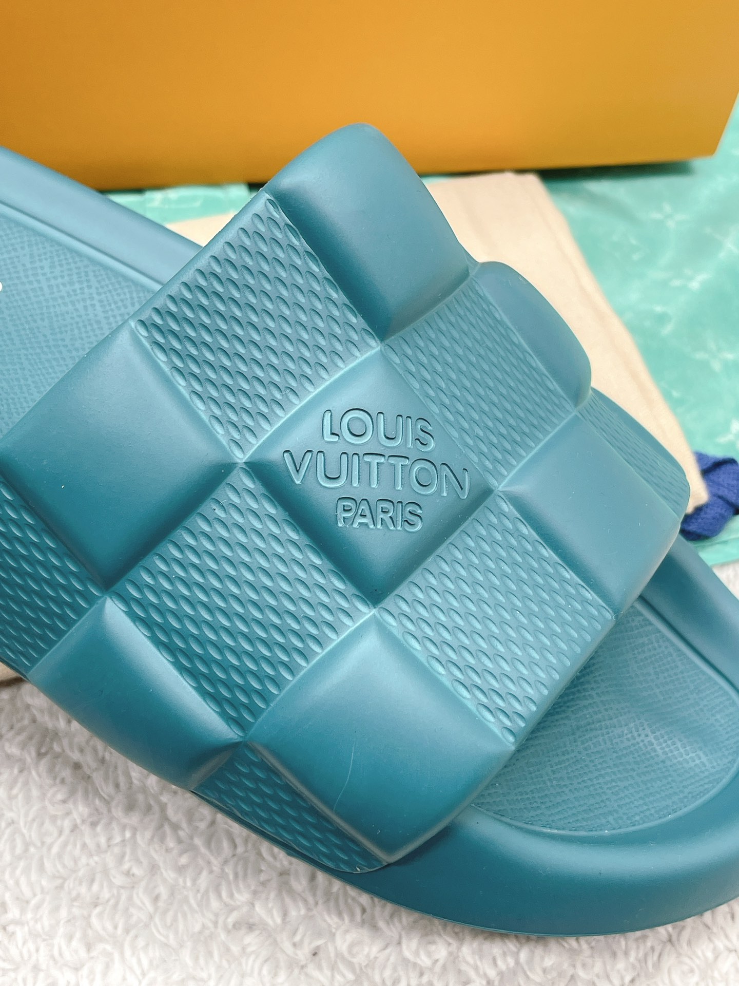 LOUIS VUITTON SLIDES