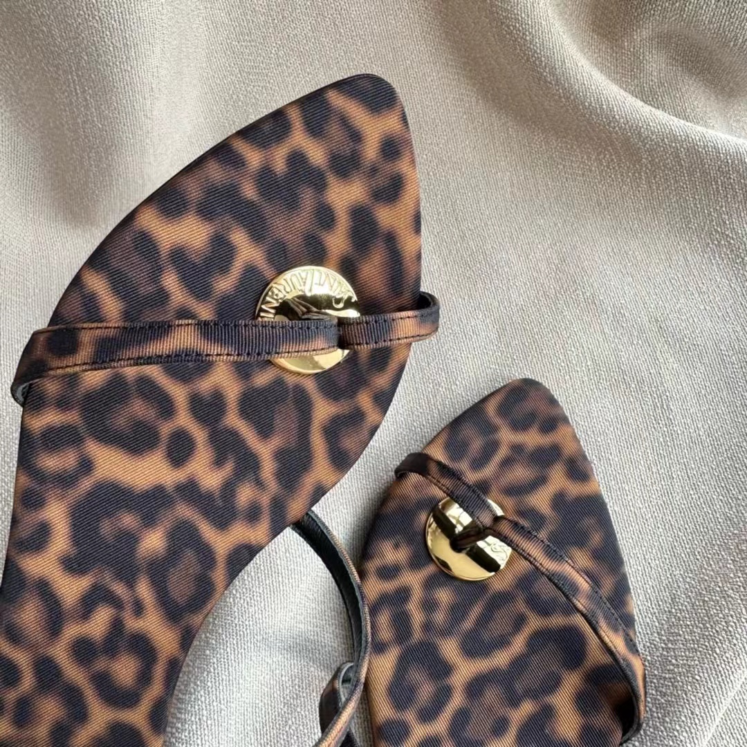 SAINT LAUREN YSL Slippers with feet