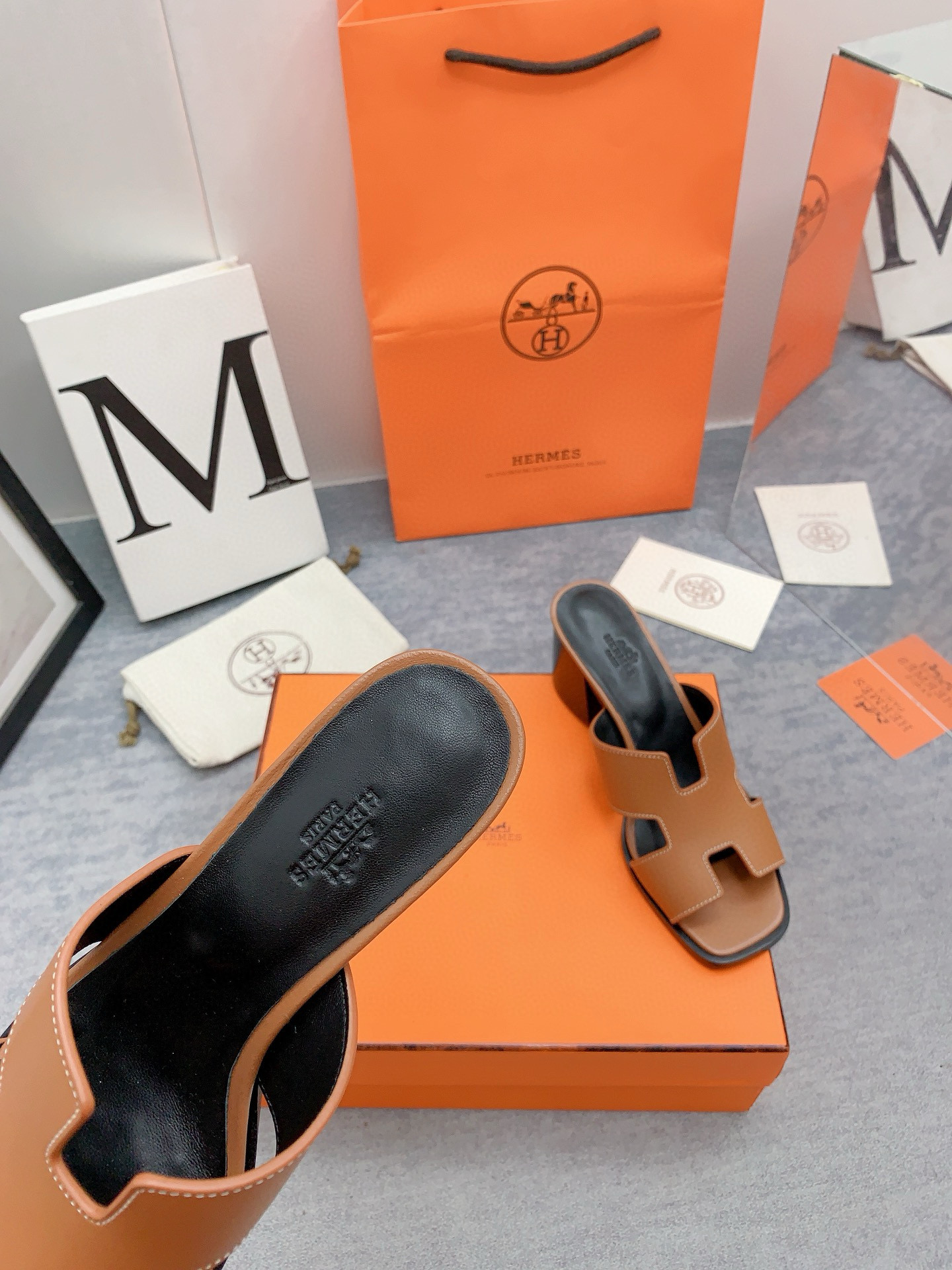 Hermes Handmade cowhide upper with thick heel slippers