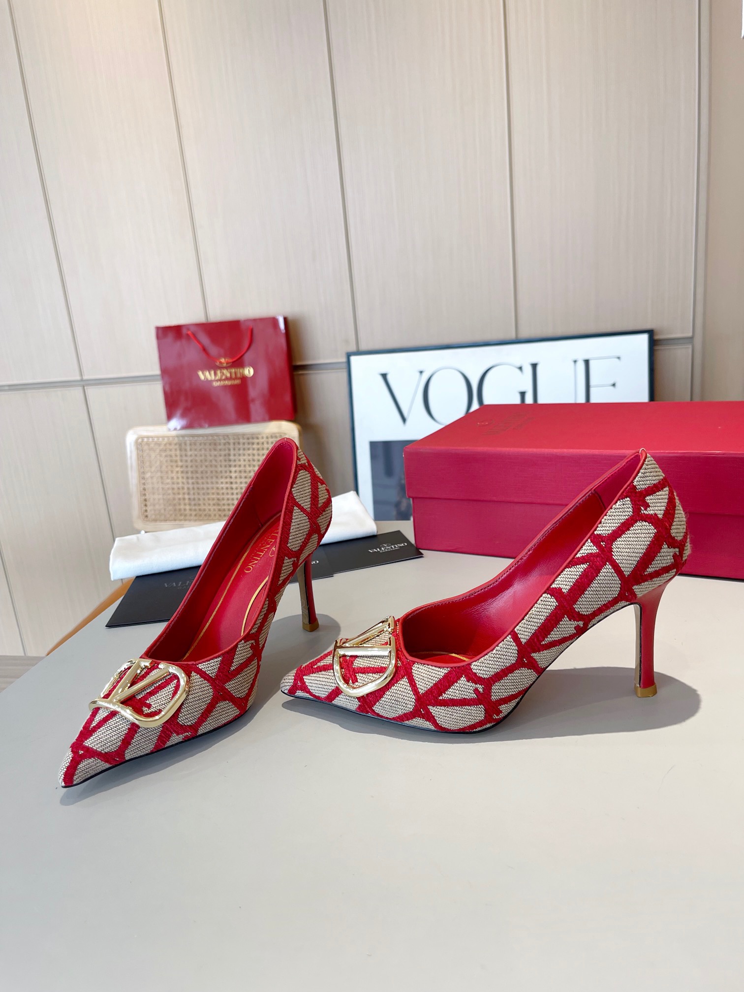 Valentino Metal V-buckle high-heeled shoes