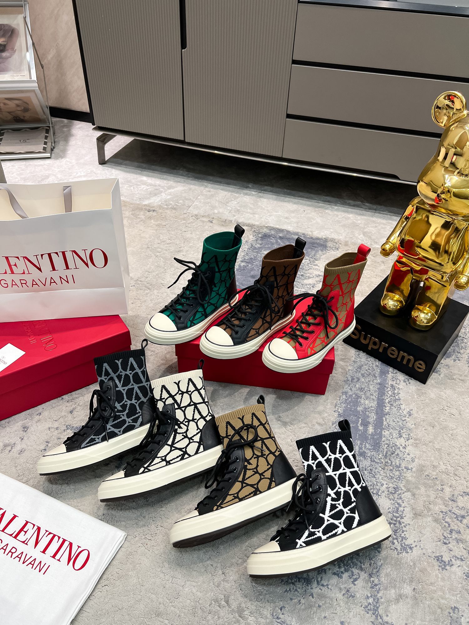 𝙑𝙖𝙡𝙚𝙣𝙩𝙞𝙣𝙤 Early autumn casual socks and boots Casual board shoes