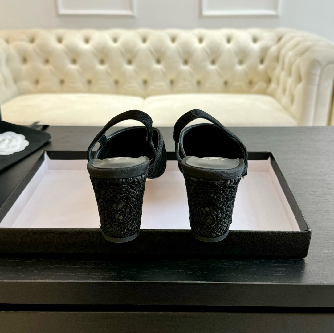 CHANEL Thick-heeled color matching high-heeled sandals