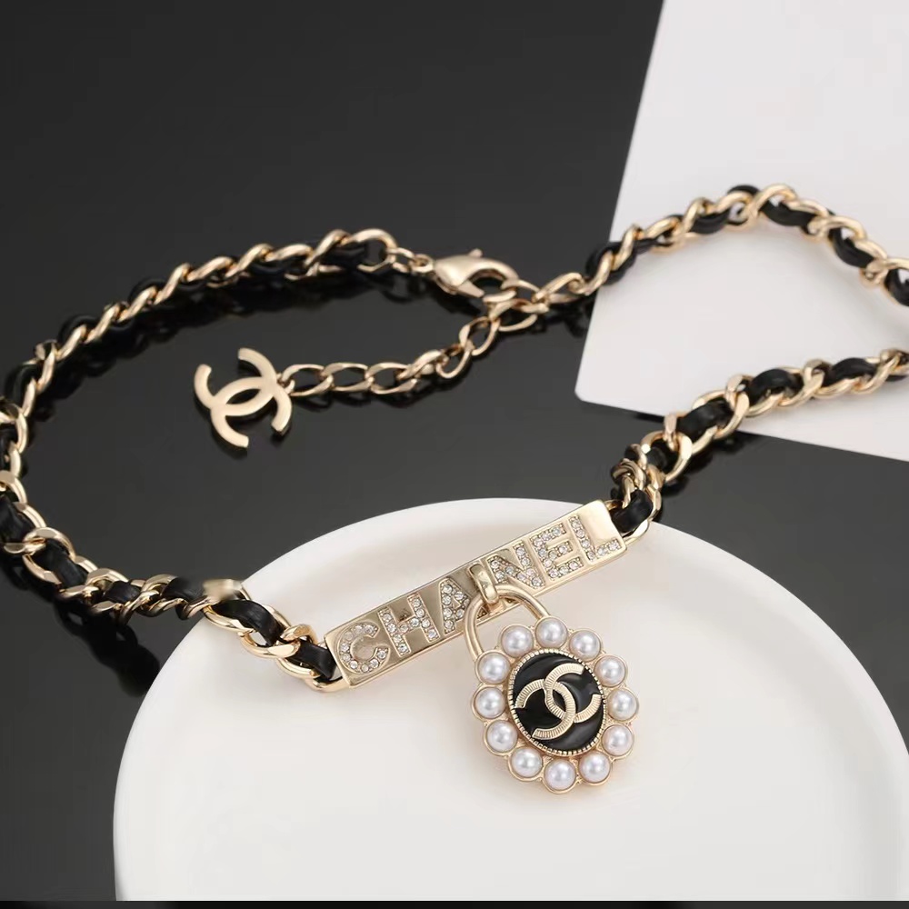 CHANEL Black leather necklace