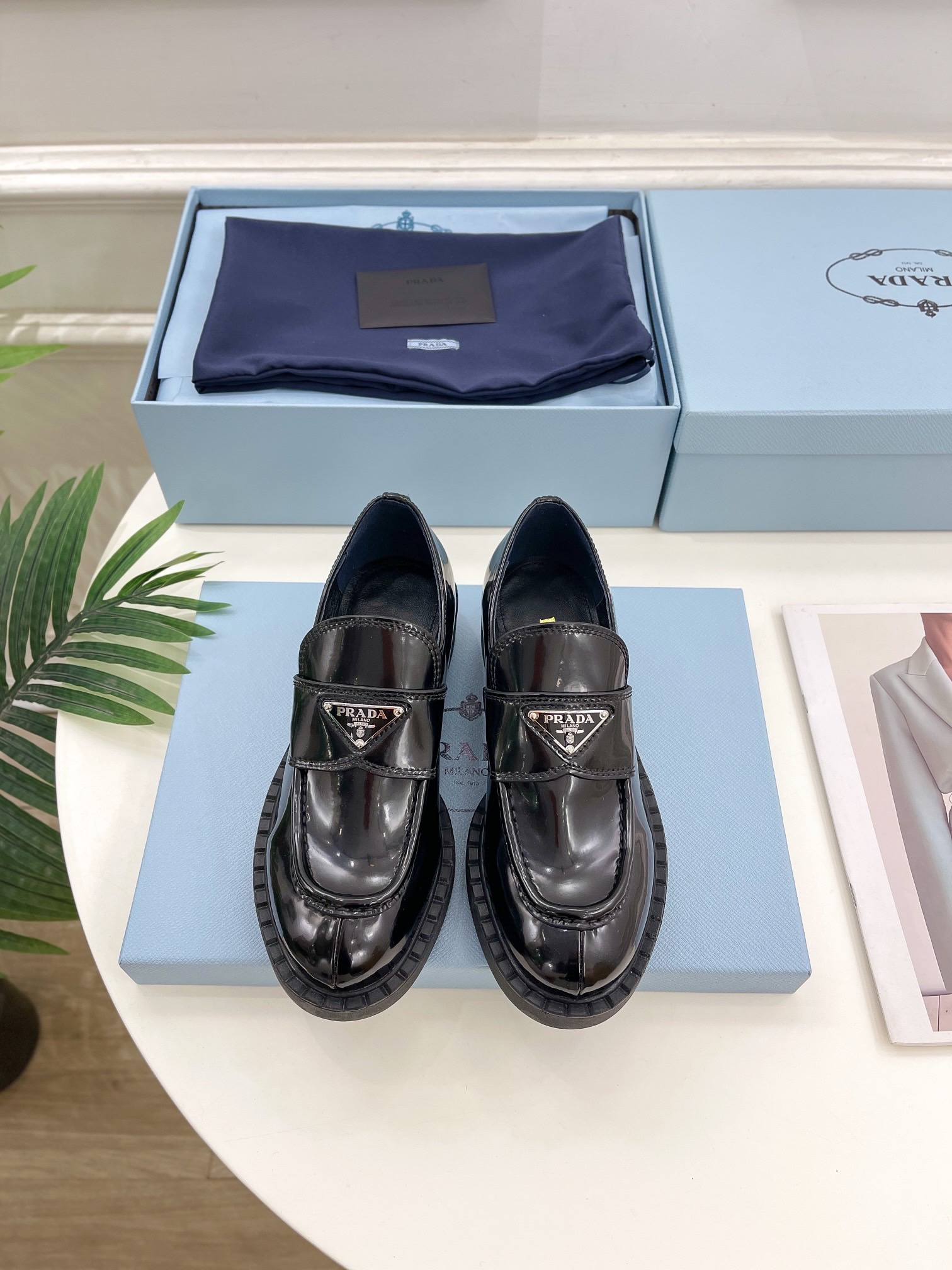 PRADA new arrival Classic serrated loafers