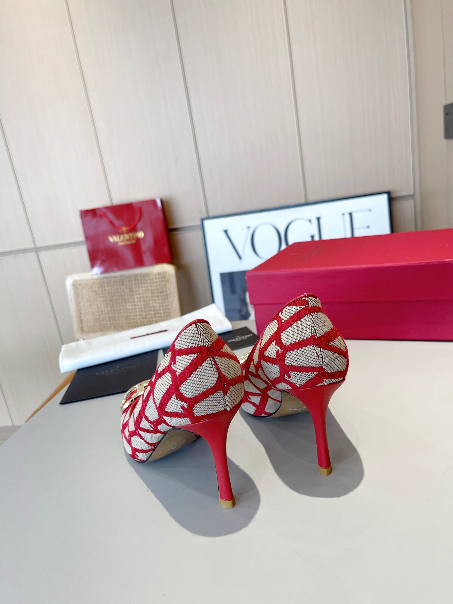 Valentino Metal V-buckle high-heeled shoes