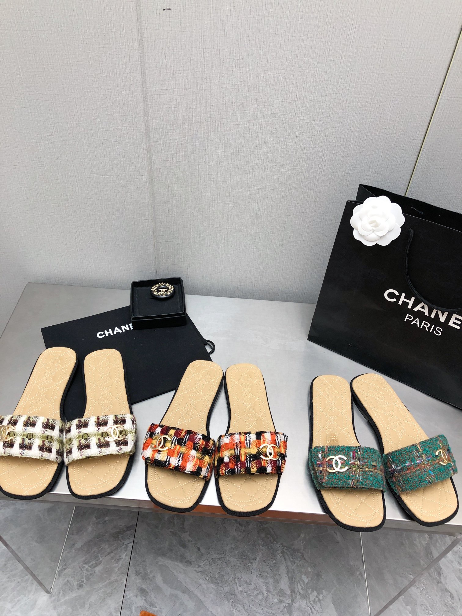CHANEL Flat honey slippers