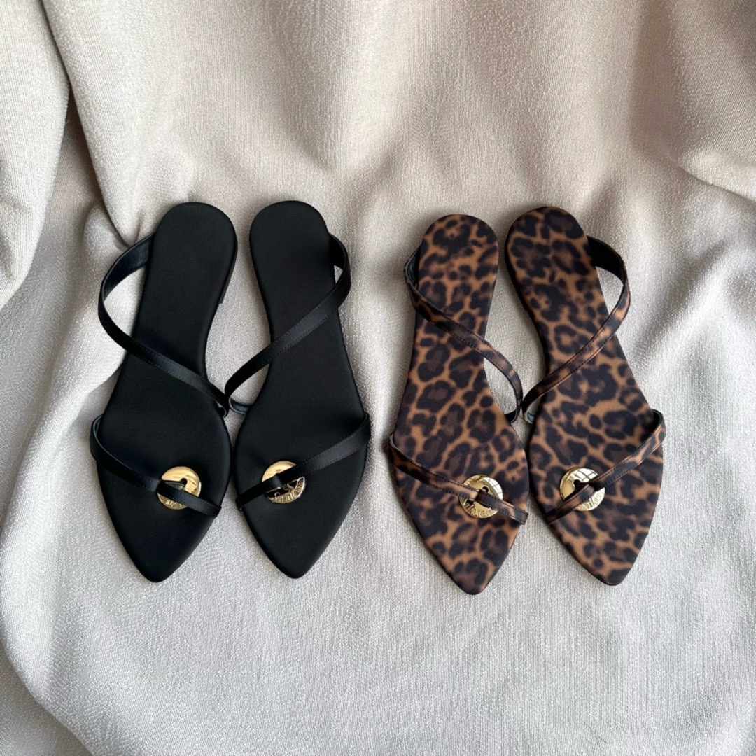 SAINT LAUREN YSL Slippers with feet