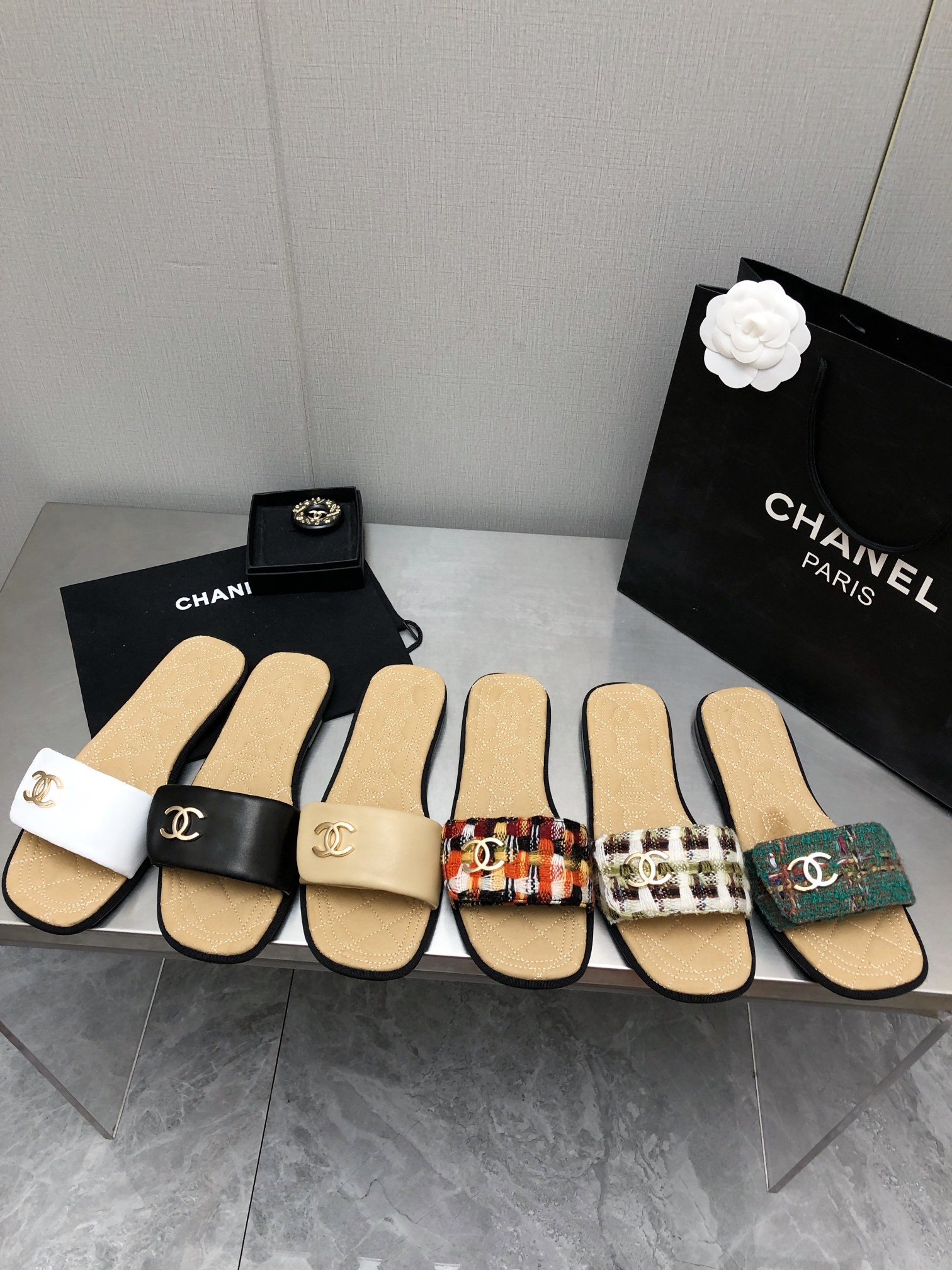CHANEL Flat honey slippers