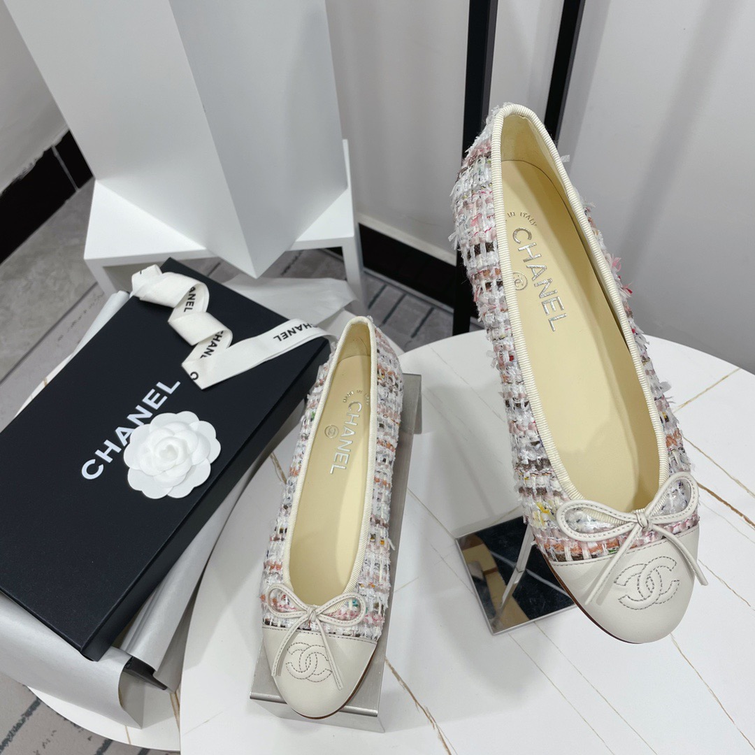 CHANEL Electric embroidered diamond patterned ballet shoes