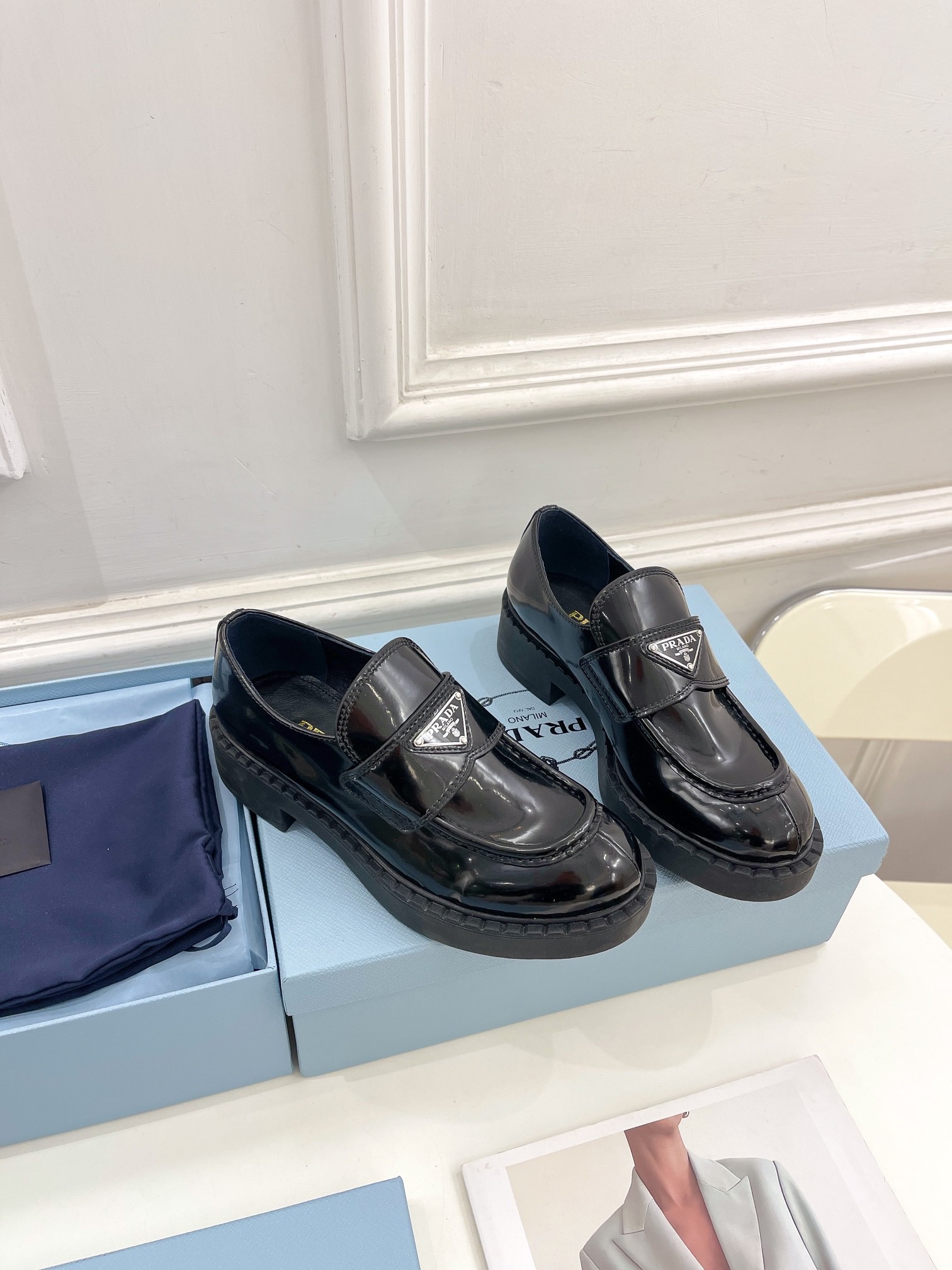 PRADA new arrival Classic serrated loafers