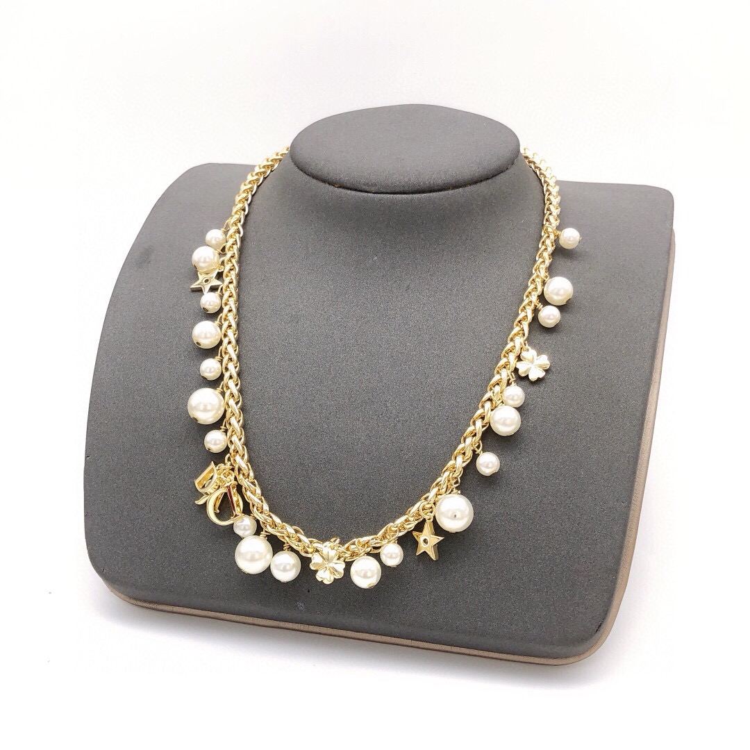 Letter pearl necklace