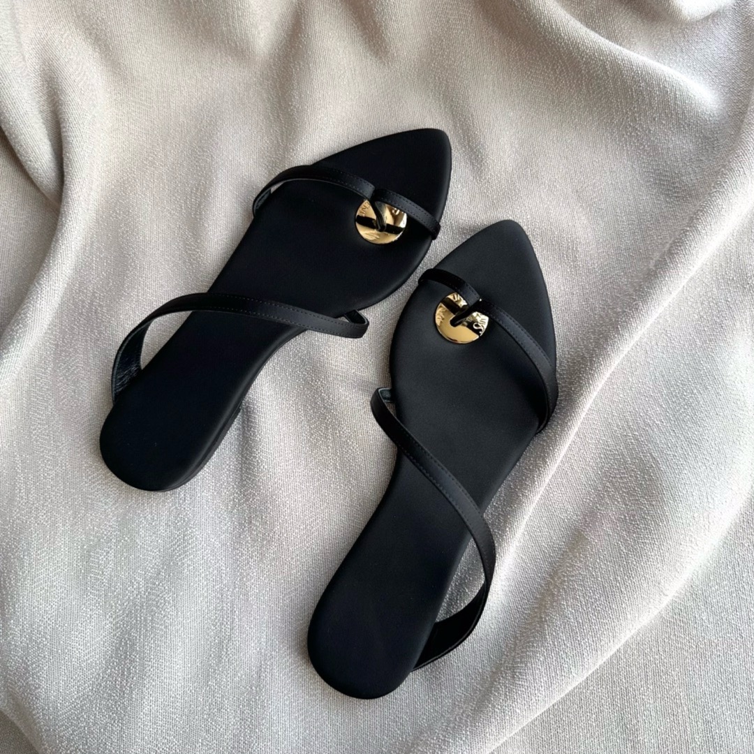 SAINT LAUREN YSL Slippers with feet