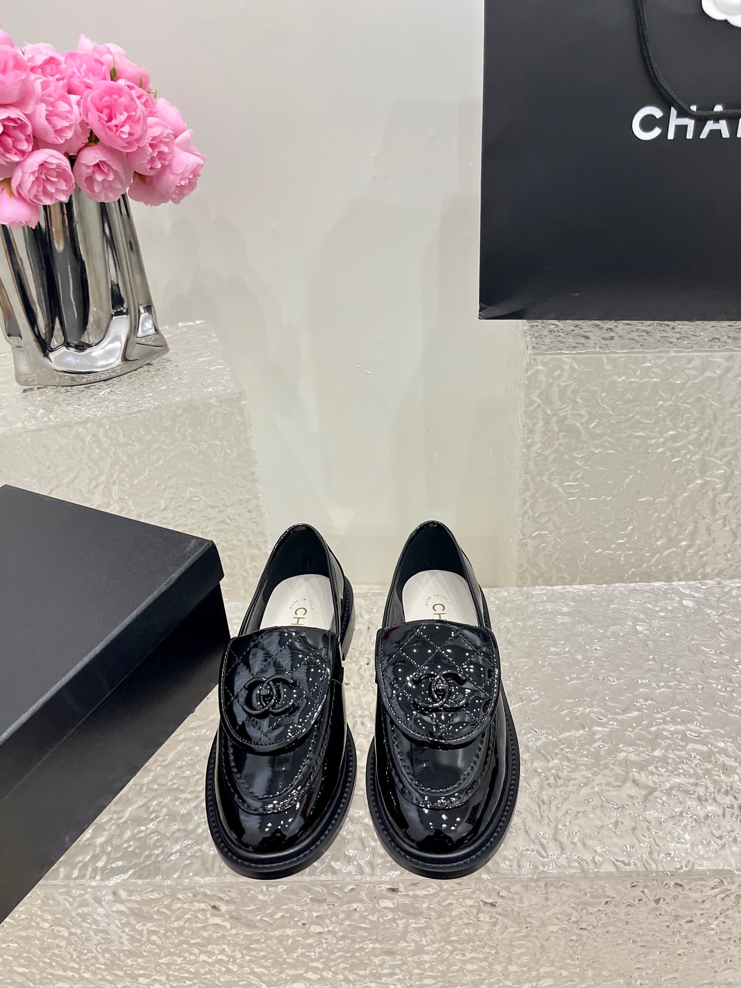CHANEL fw new arrival Flip lock buckle Retro diamond grid loafers
