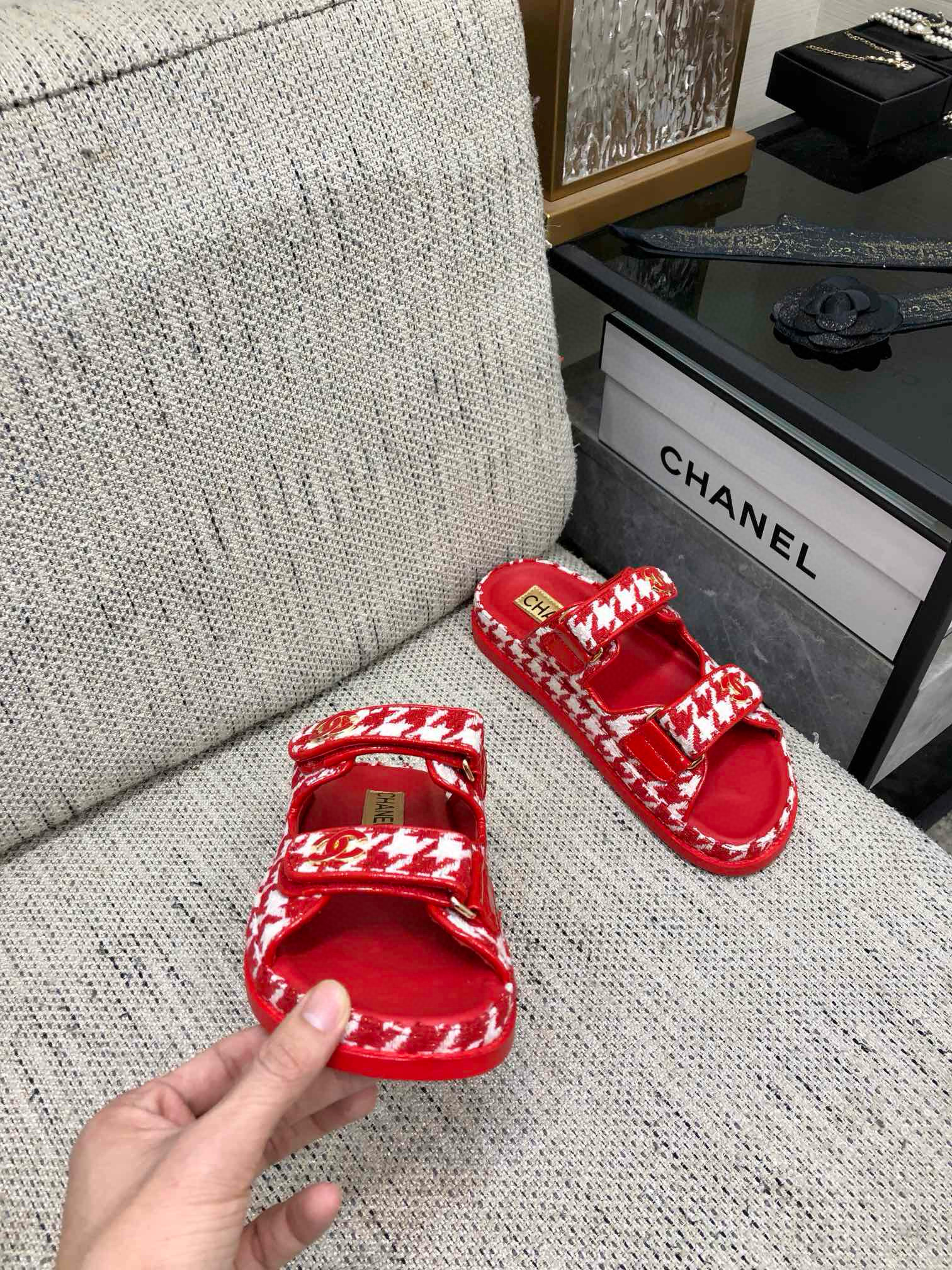 CHANEL New HOOk&LOOP Bird Grid Cloth Slippers