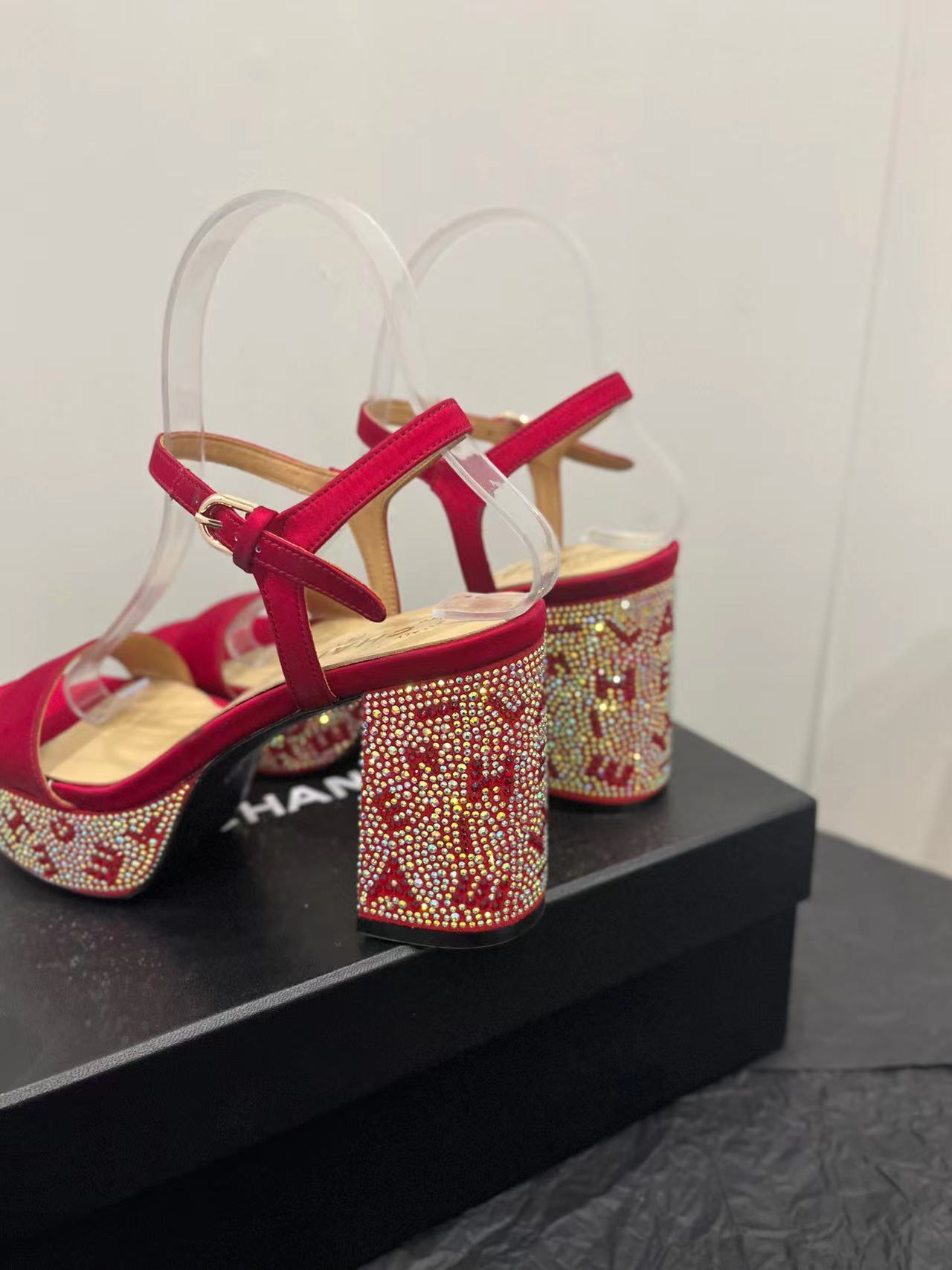 2024 CHANEL Thick heeled waterproof platform with diamond heel sandals