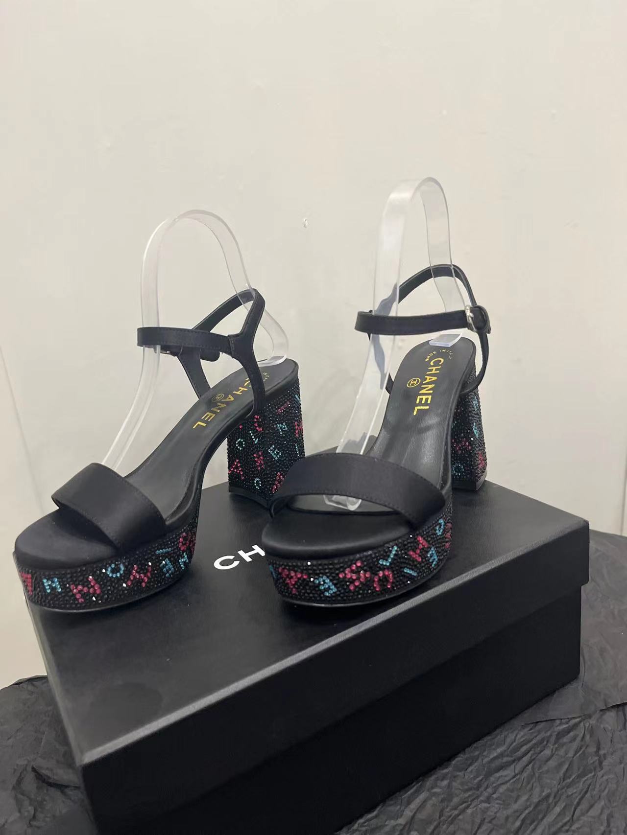 2024 CHANEL Thick heeled waterproof platform with diamond heel sandals