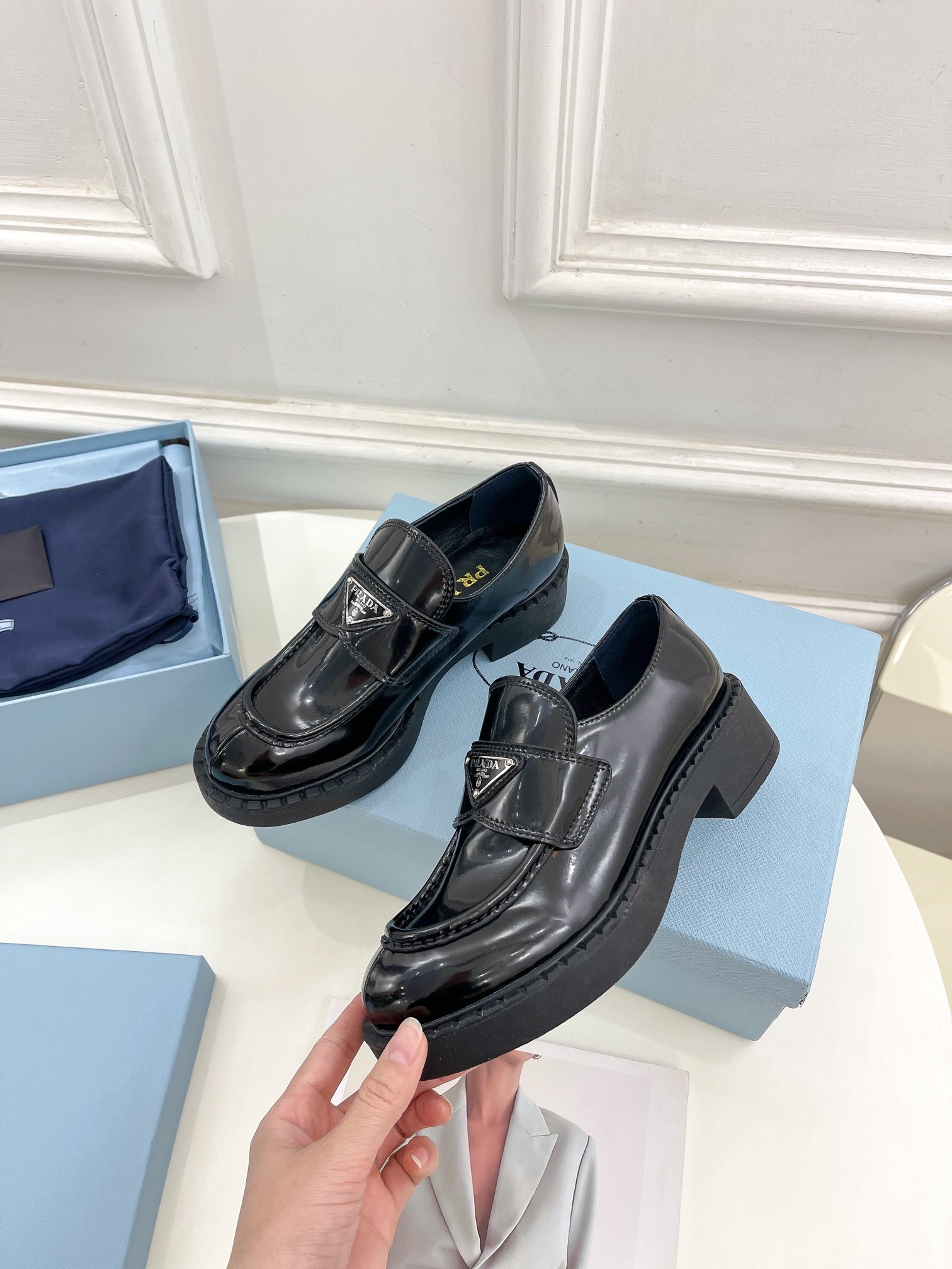 PRADA new arrival Classic serrated loafers