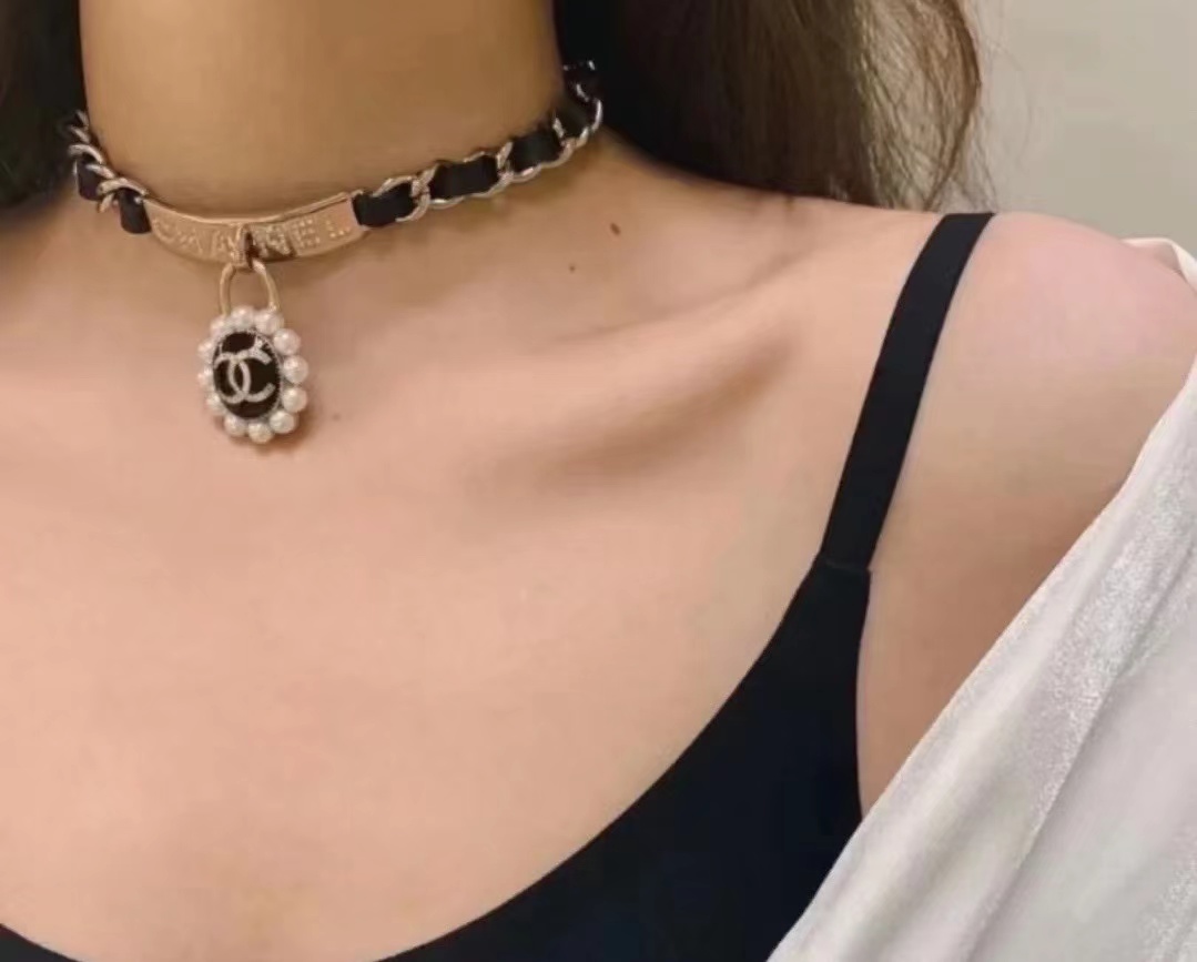 CHANEL Black leather necklace