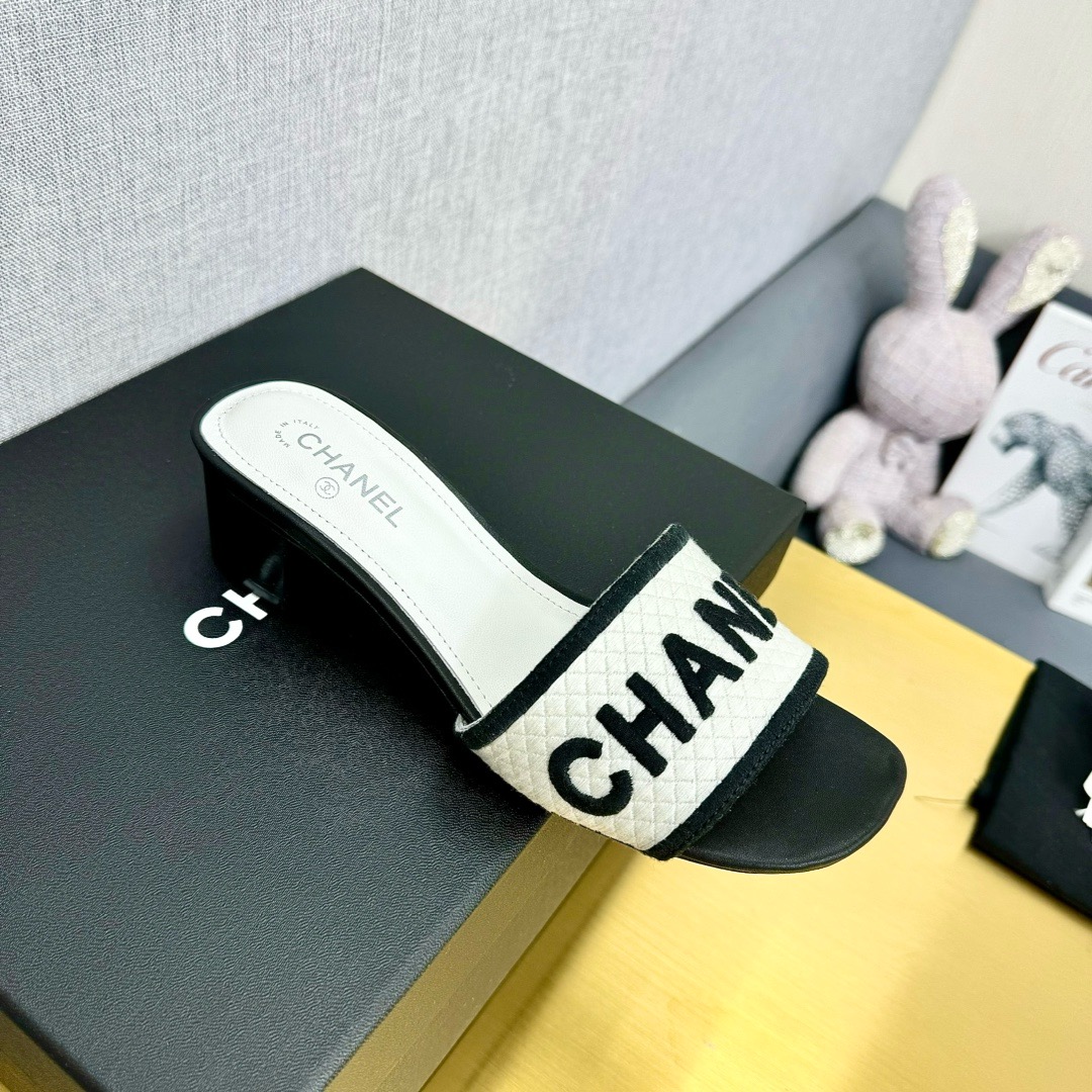 CHANEL Camellia slippers