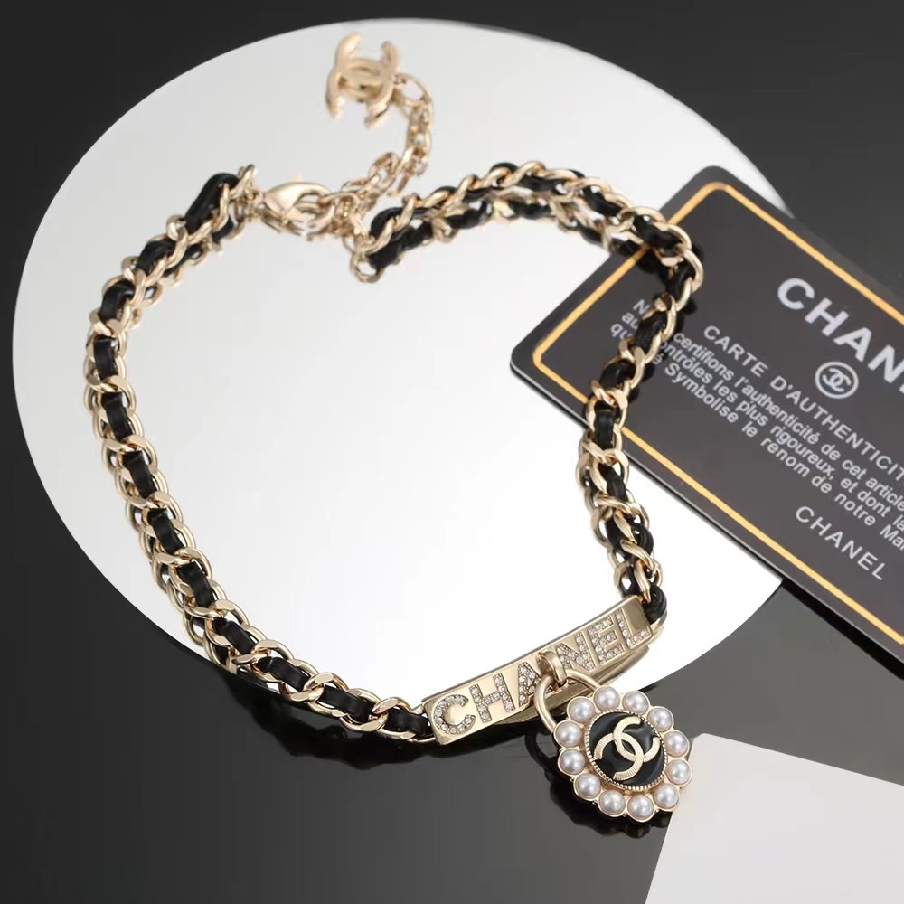 CHANEL Black leather necklace