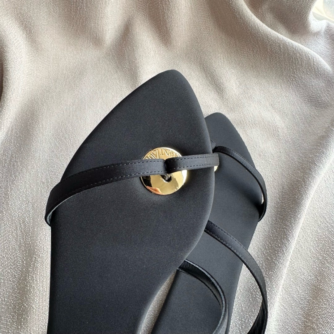 SAINT LAUREN YSL Slippers with feet
