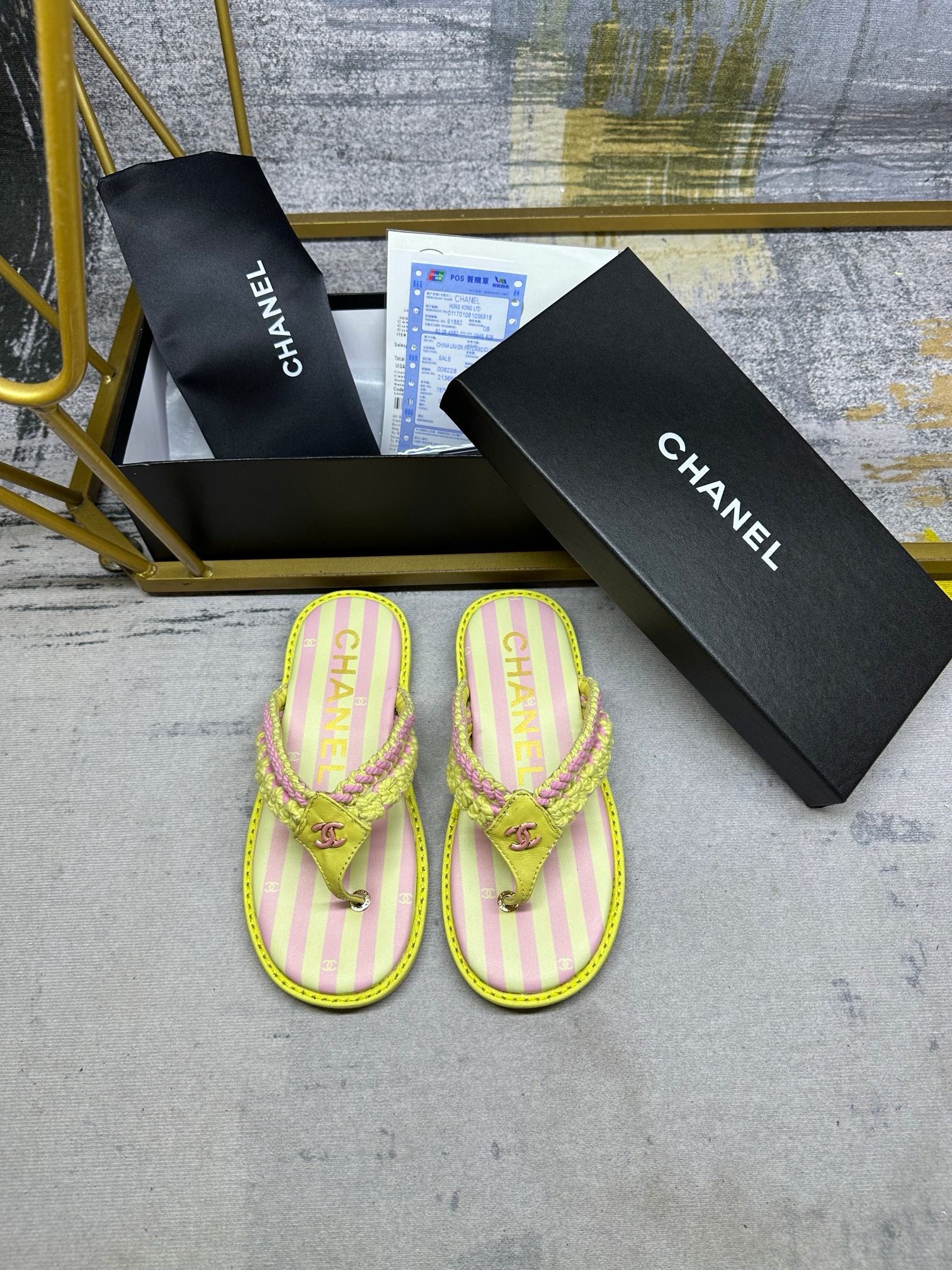 CHANEL Clip-on slippers