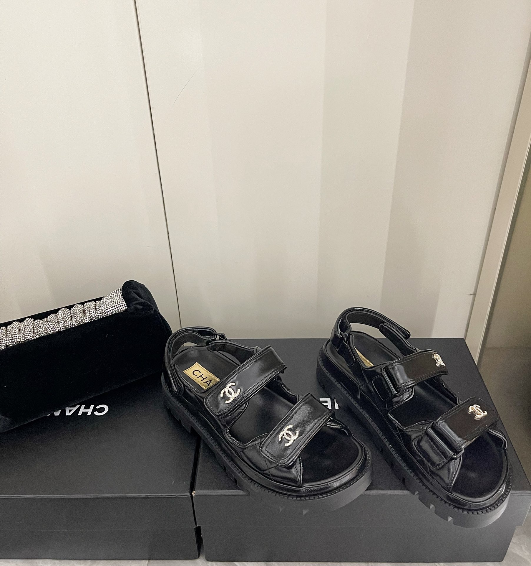 24s CHANEL Top of the line beach Velcro diamond buckle sandals