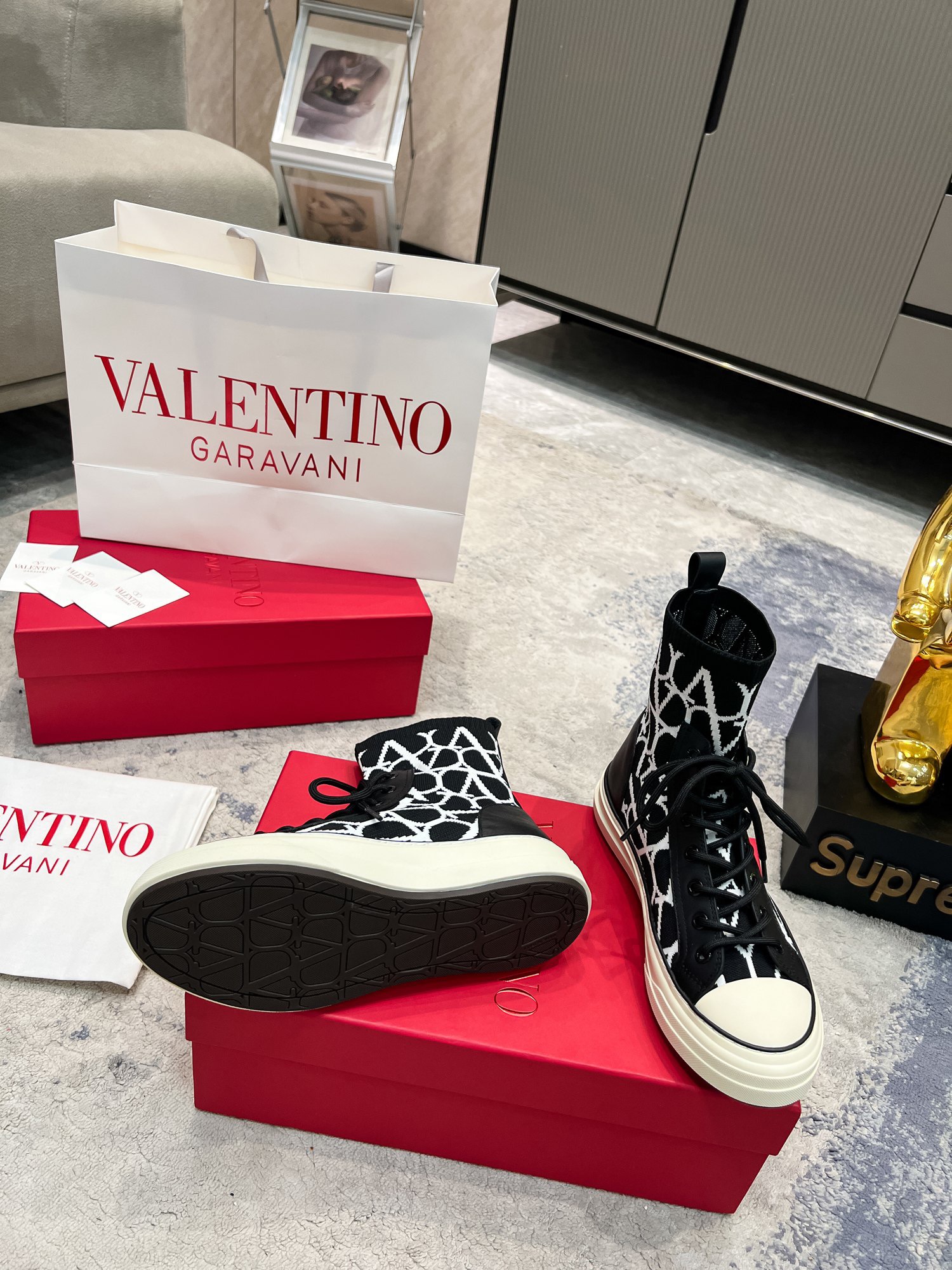 𝙑𝙖𝙡𝙚𝙣𝙩𝙞𝙣𝙤 Early autumn casual socks and boots Casual board shoes