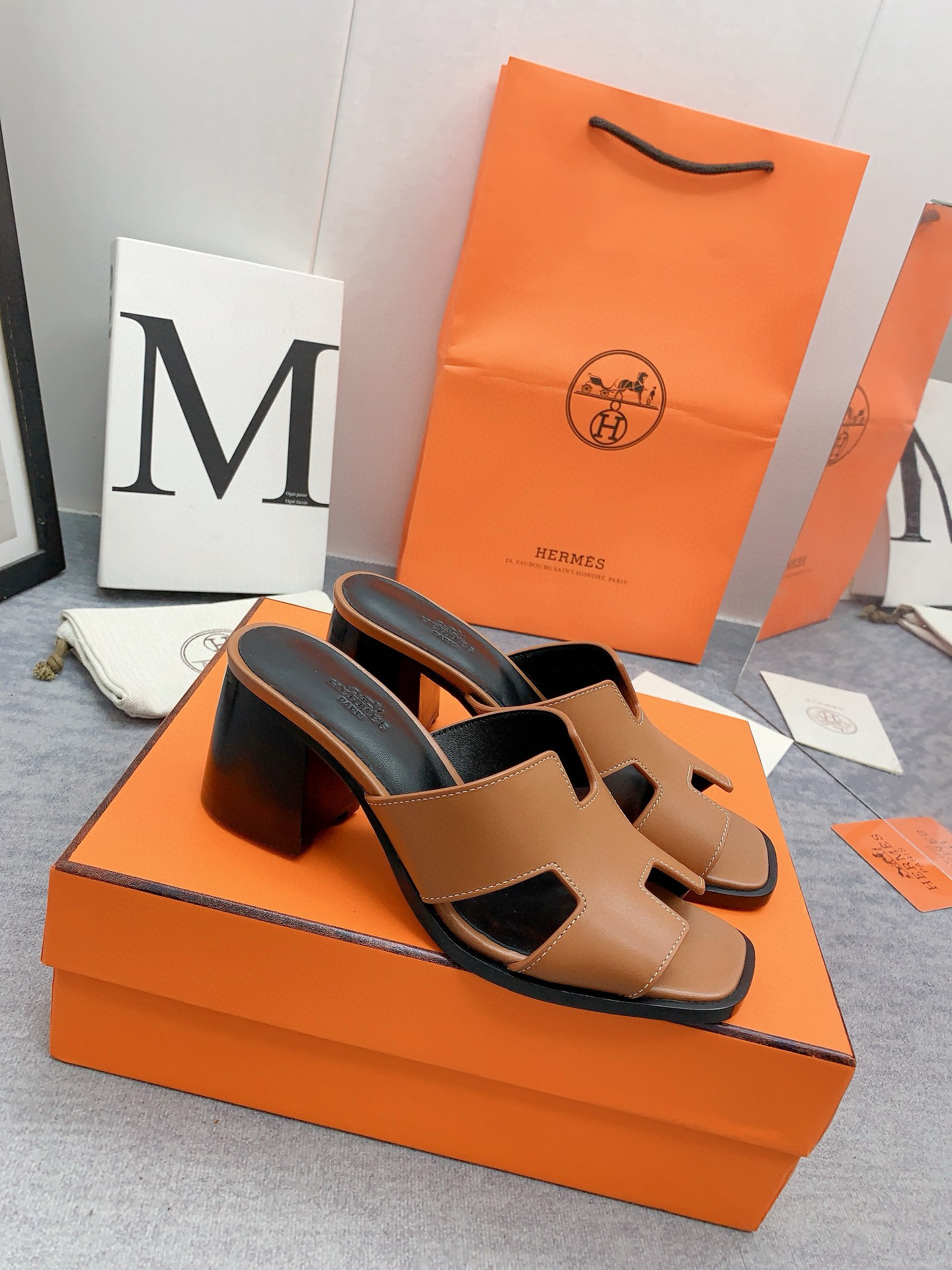 Hermes Handmade cowhide upper with thick heel slippers