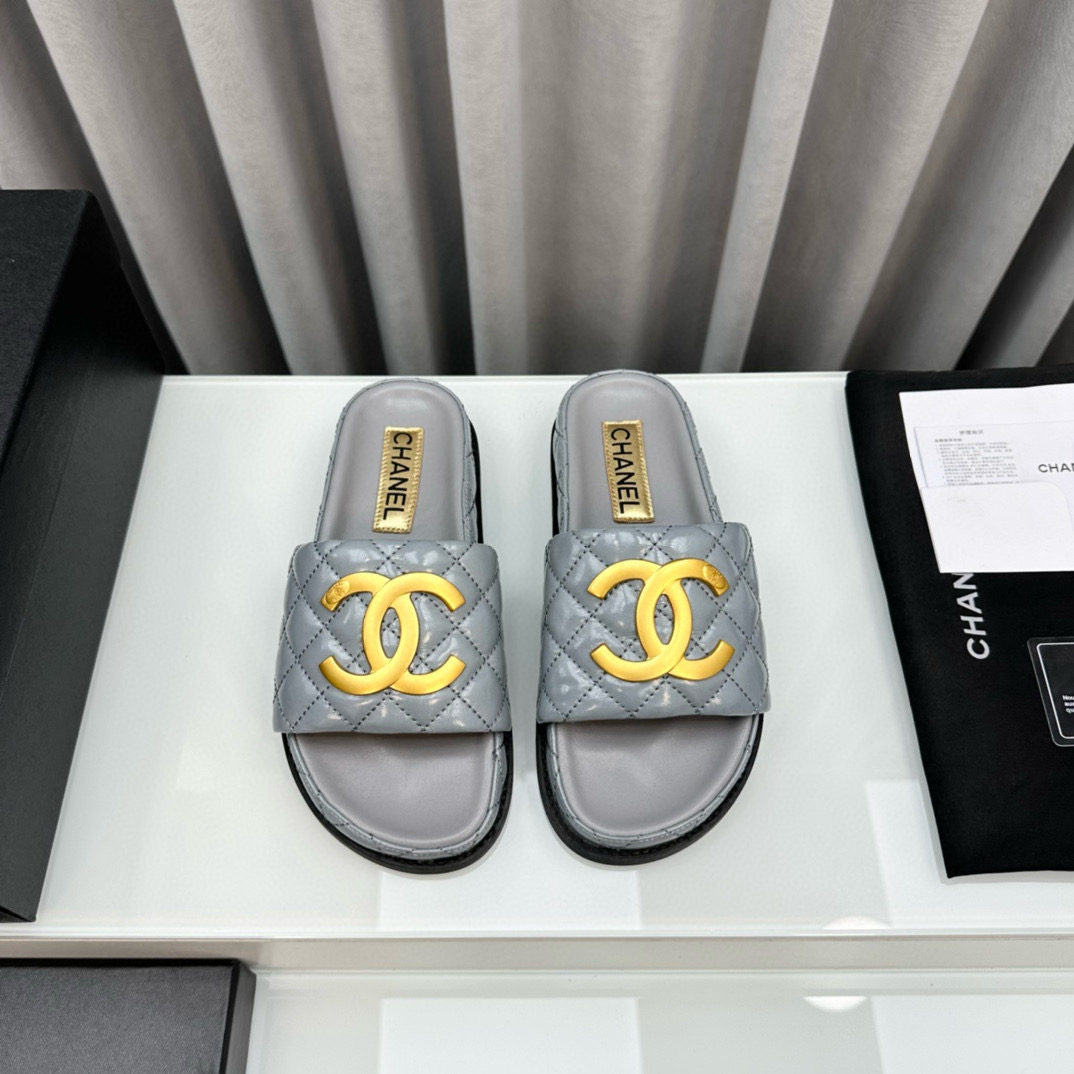 CHANEL Mier slippers